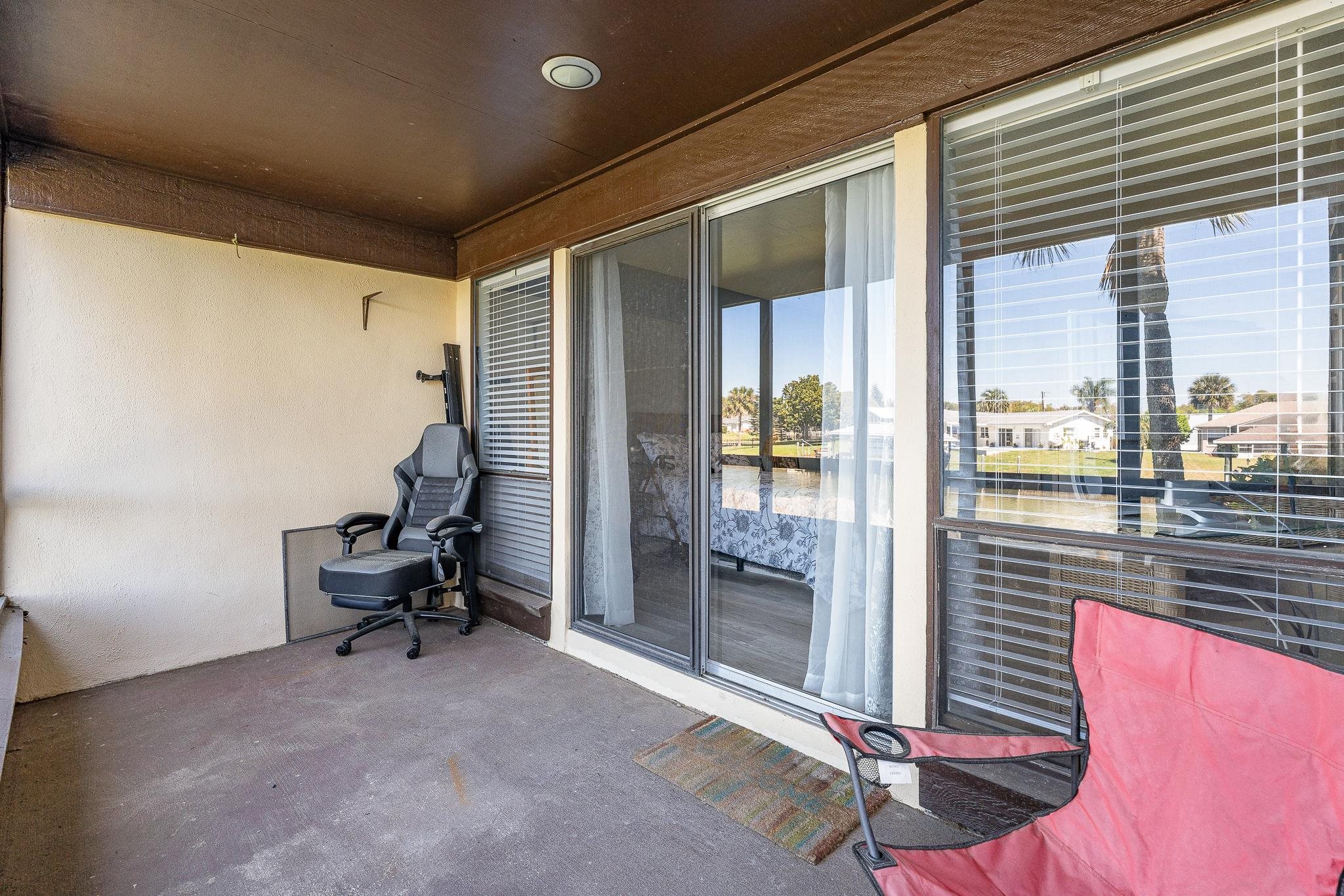 Image 21 of 44 For 42 Club House Dr  101