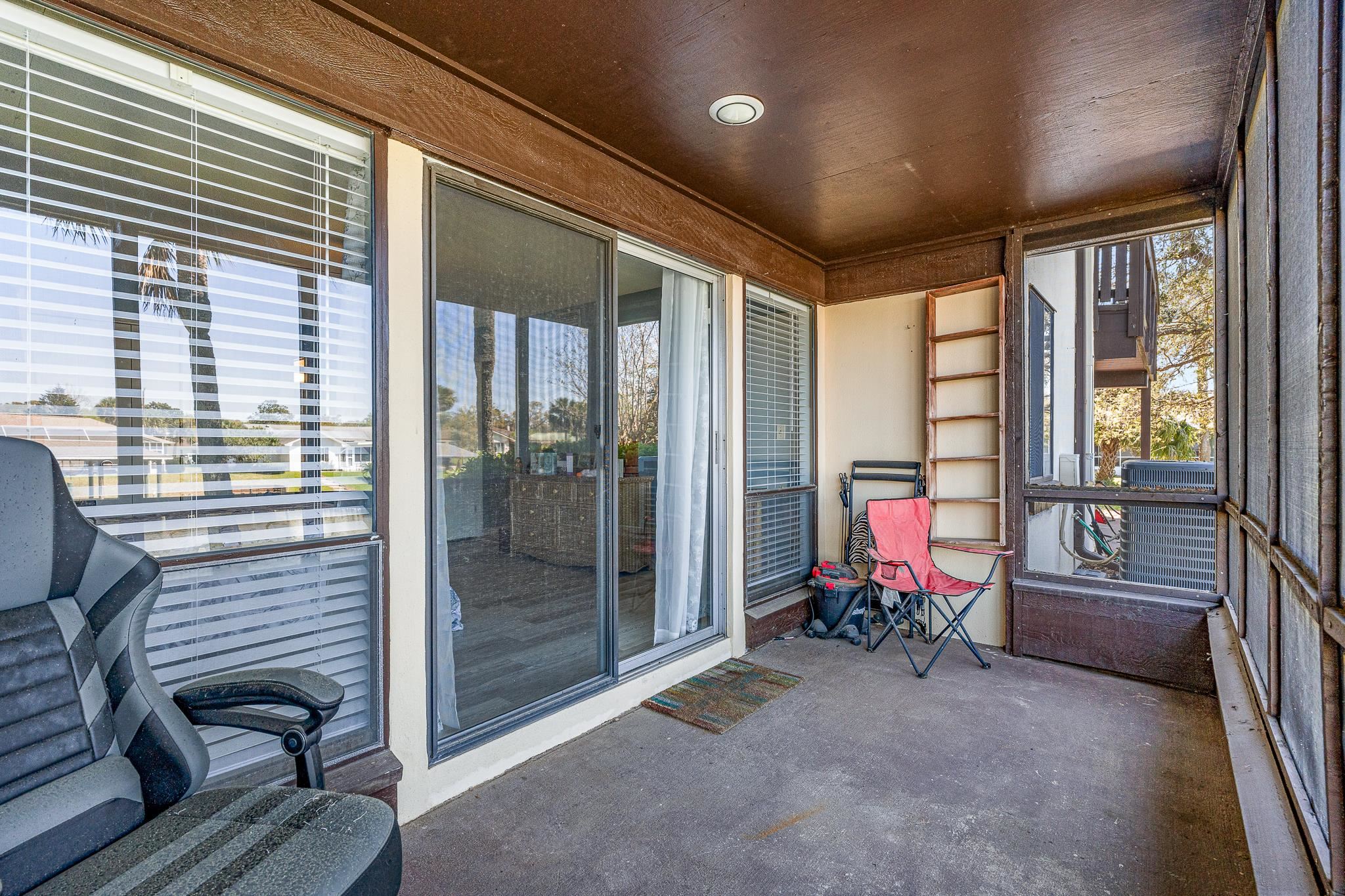Image 22 of 44 For 42 Club House Dr  101