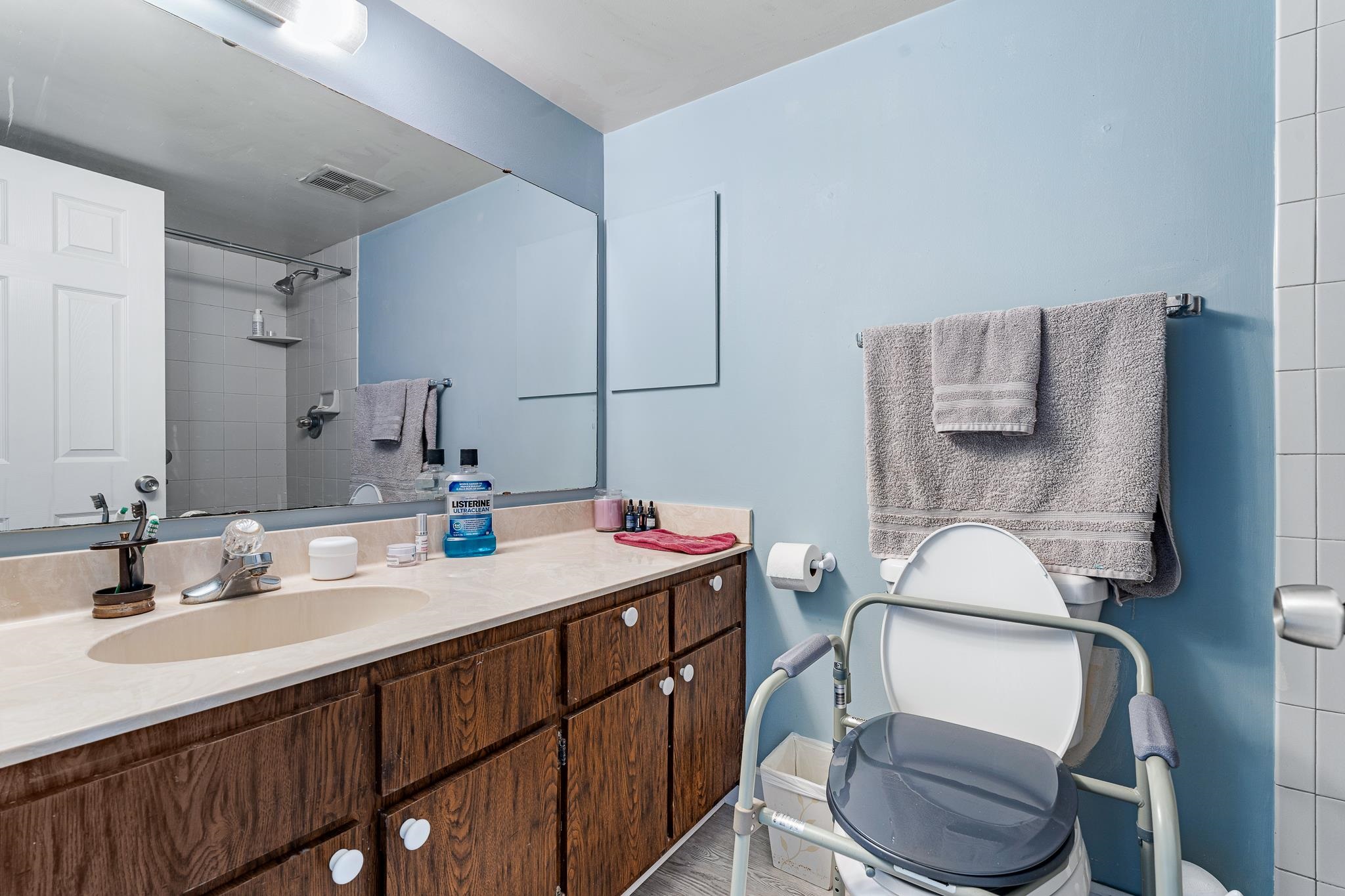 Image 23 of 44 For 42 Club House Dr  101