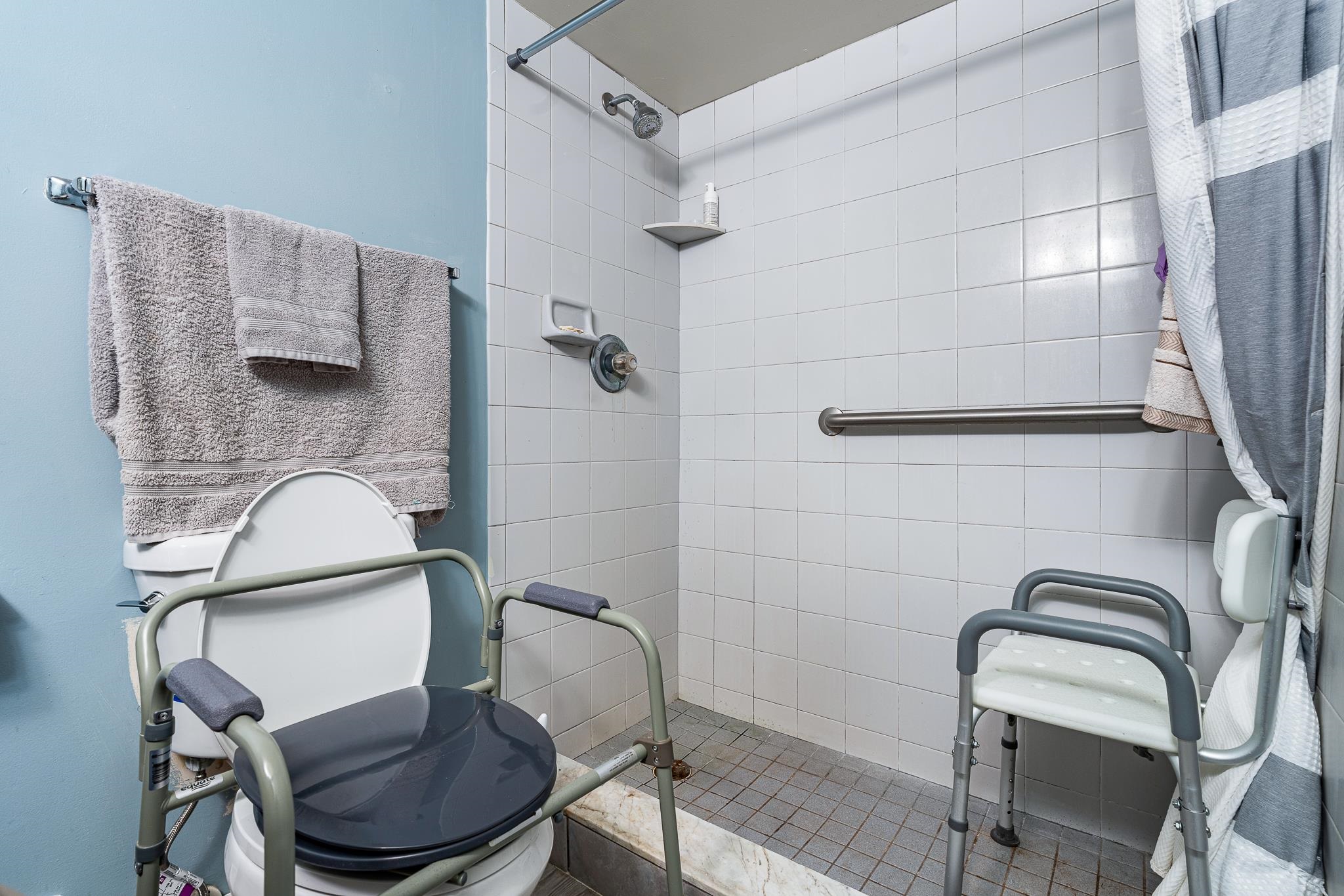 Image 24 of 44 For 42 Club House Dr  101
