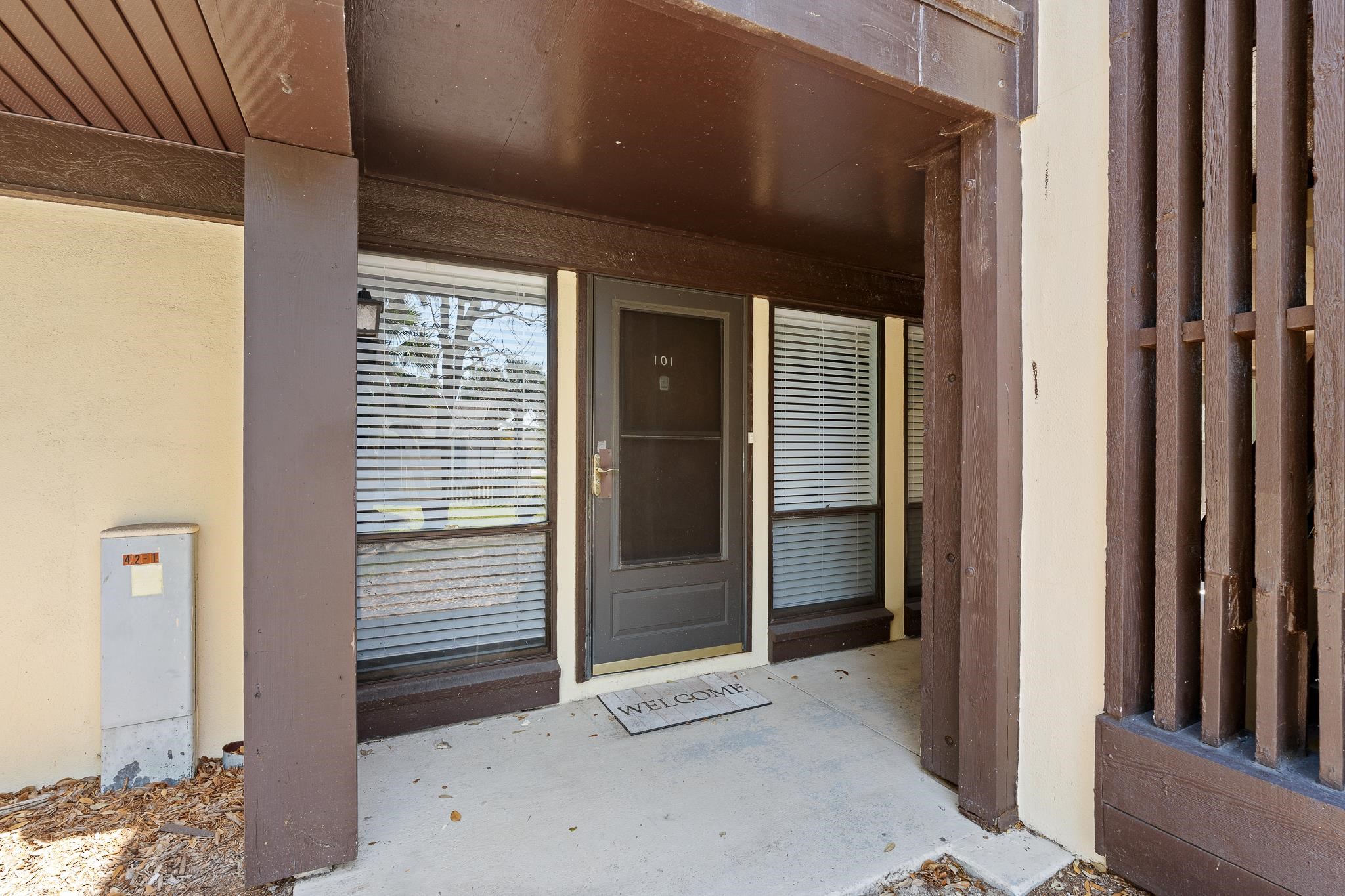 Image 3 of 44 For 42 Club House Dr  101