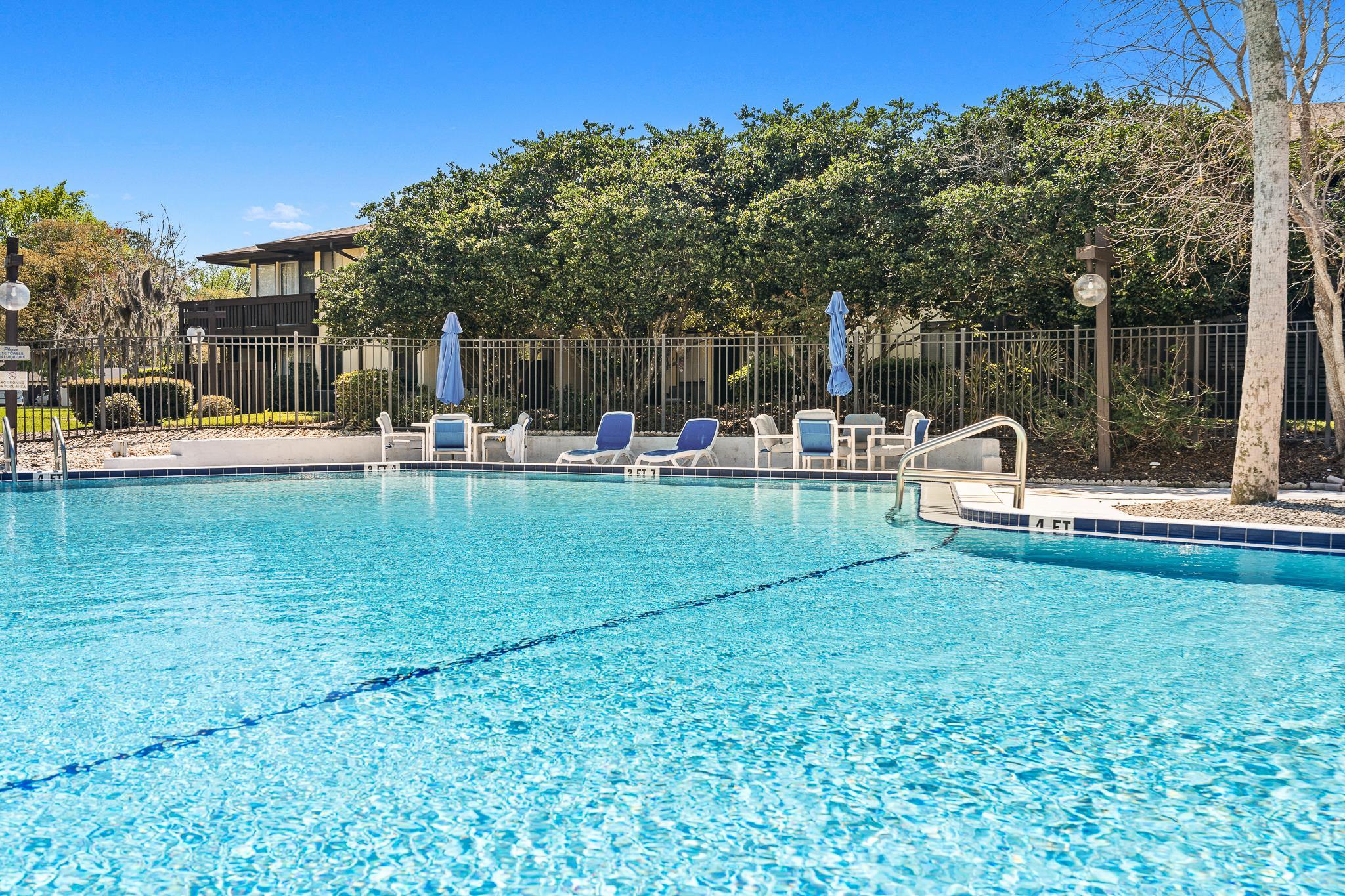 Image 33 of 44 For 42 Club House Dr  101