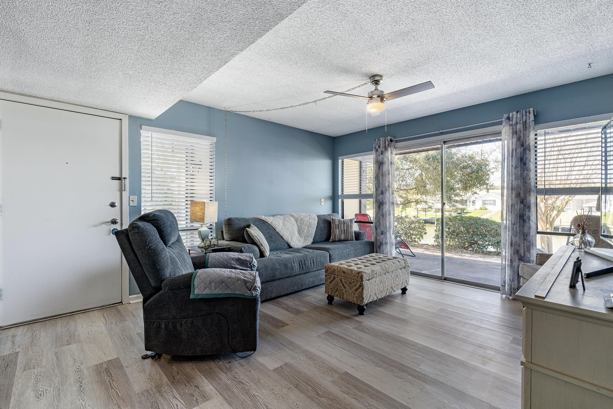 Image 5 of 44 For 42 Club House Dr  101