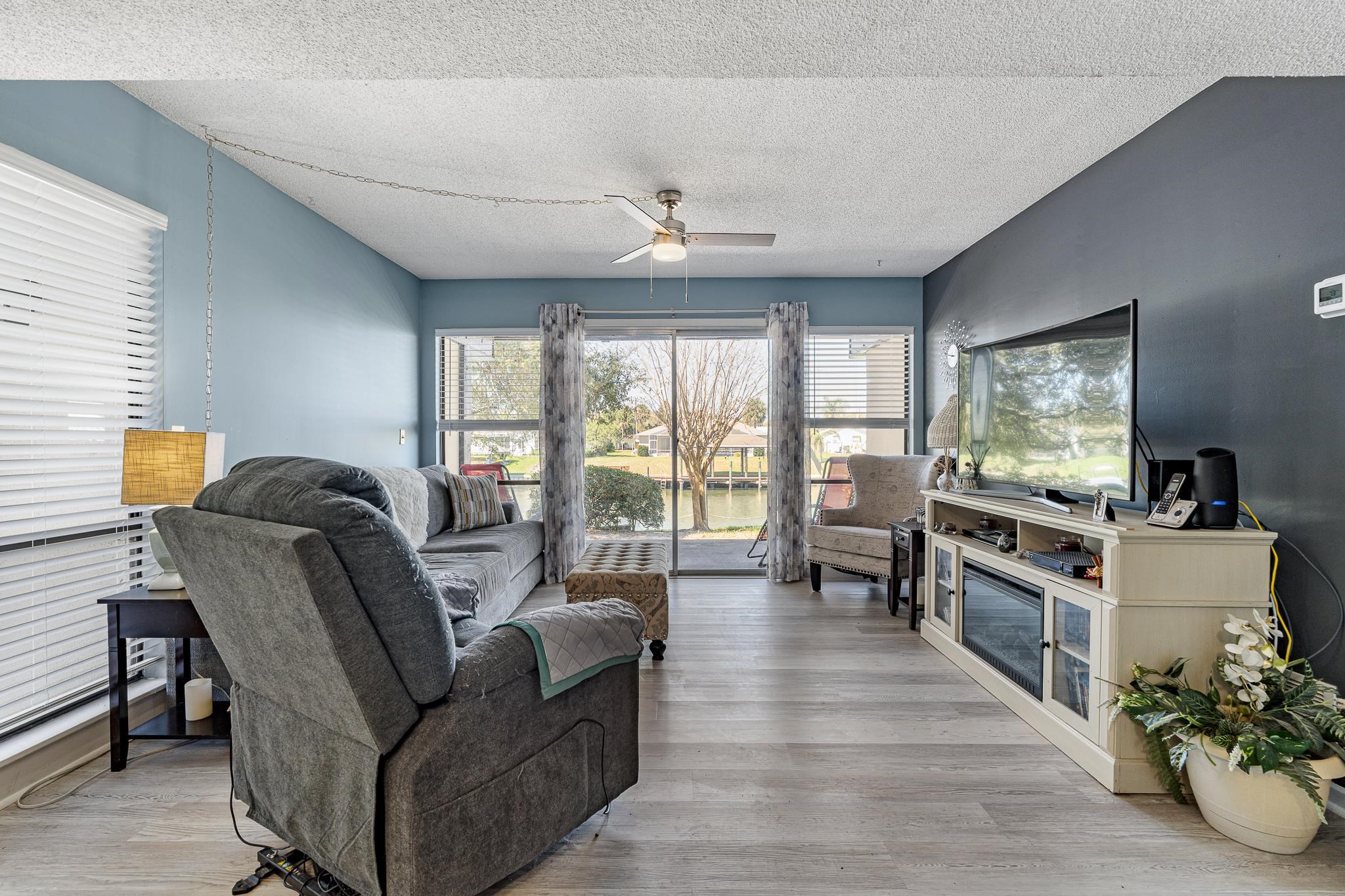 Image 7 of 44 For 42 Club House Dr  101