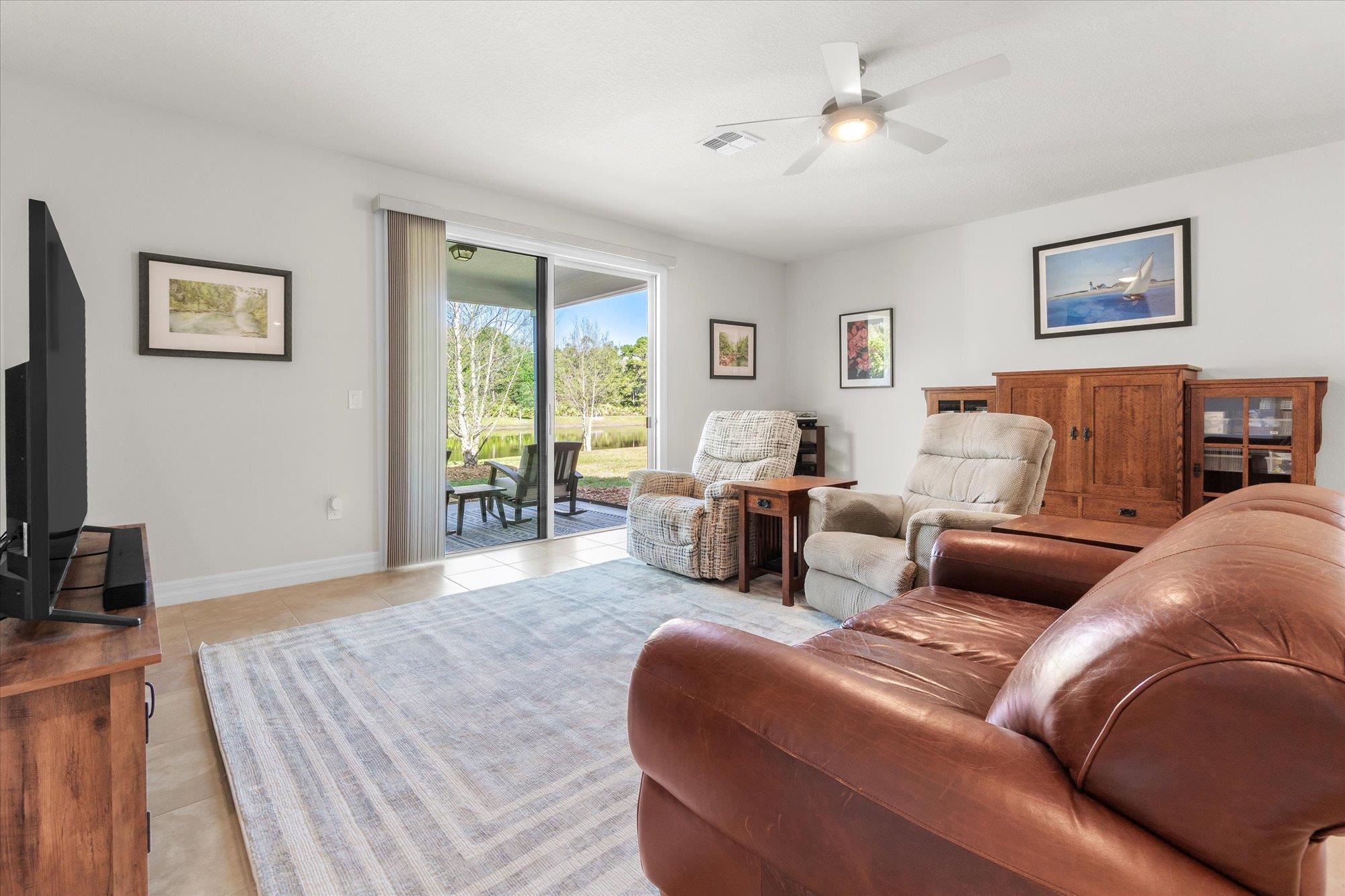 Image 16 of 43 For 437 La Mancha Dr