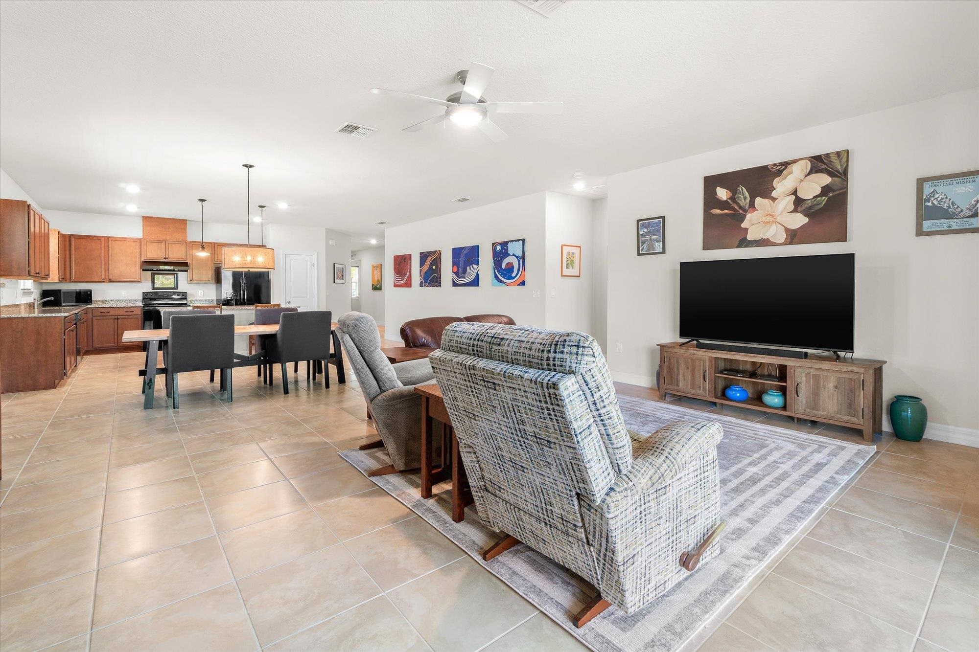 Image 17 of 43 For 437 La Mancha Dr