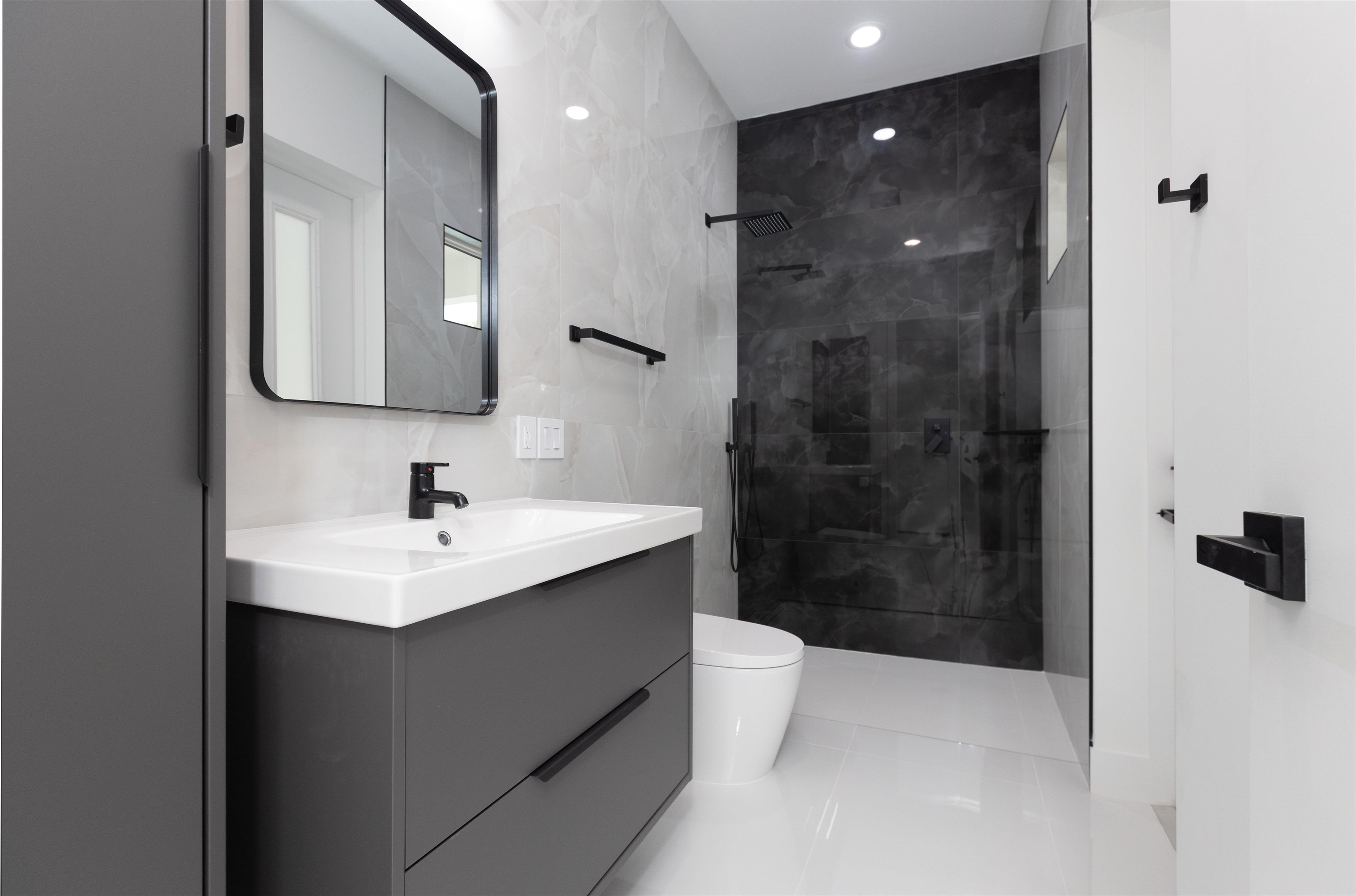 Image 23 of 39 For 9 Edison Lane