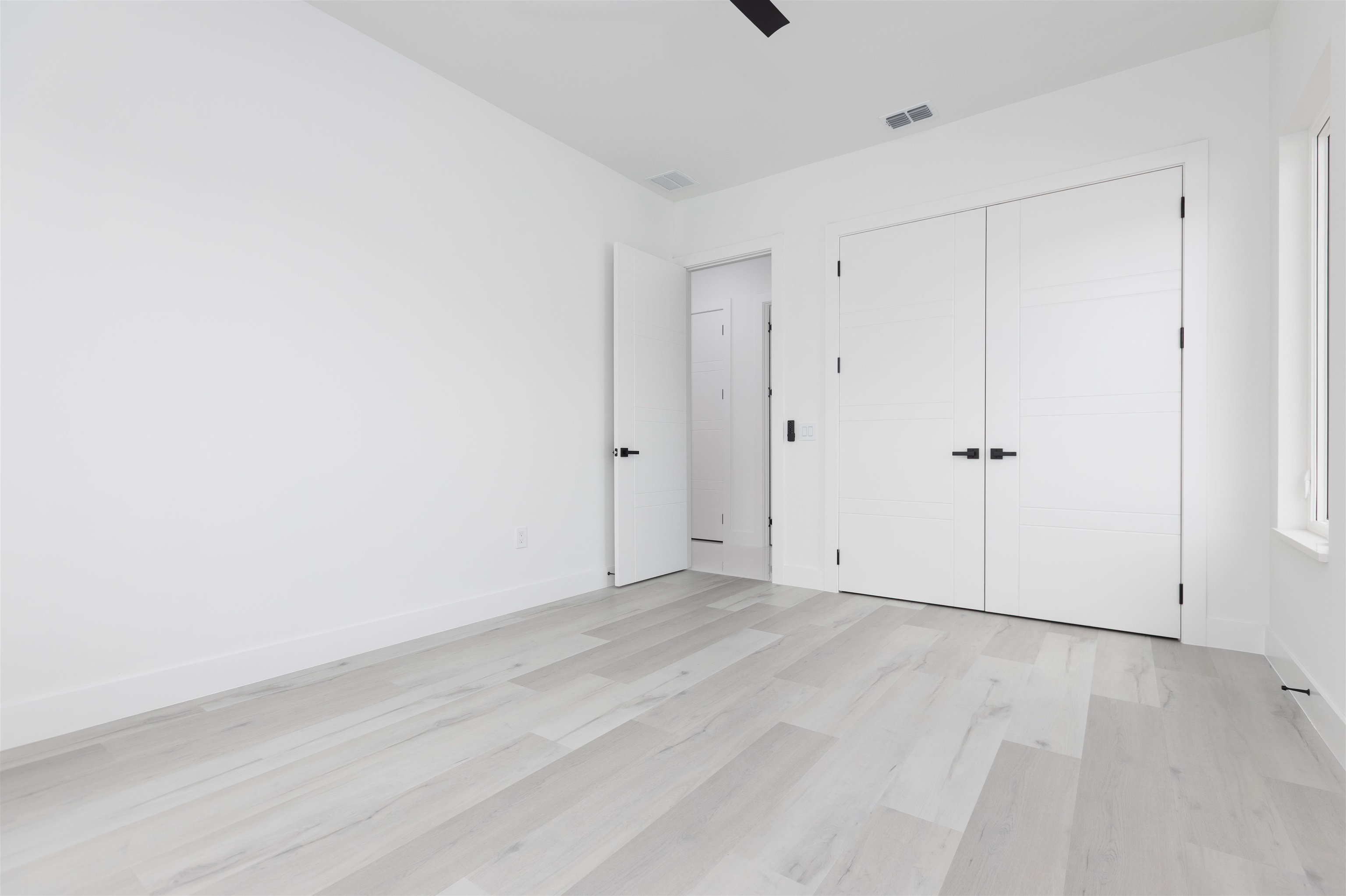 Image 26 of 39 For 9 Edison Lane