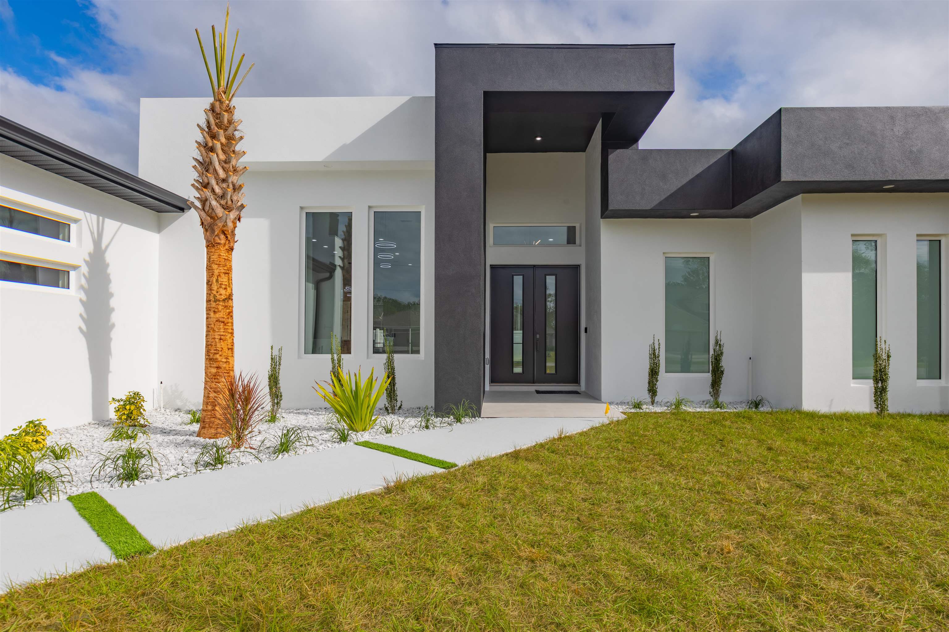 Image 5 of 39 For 9 Edison Lane