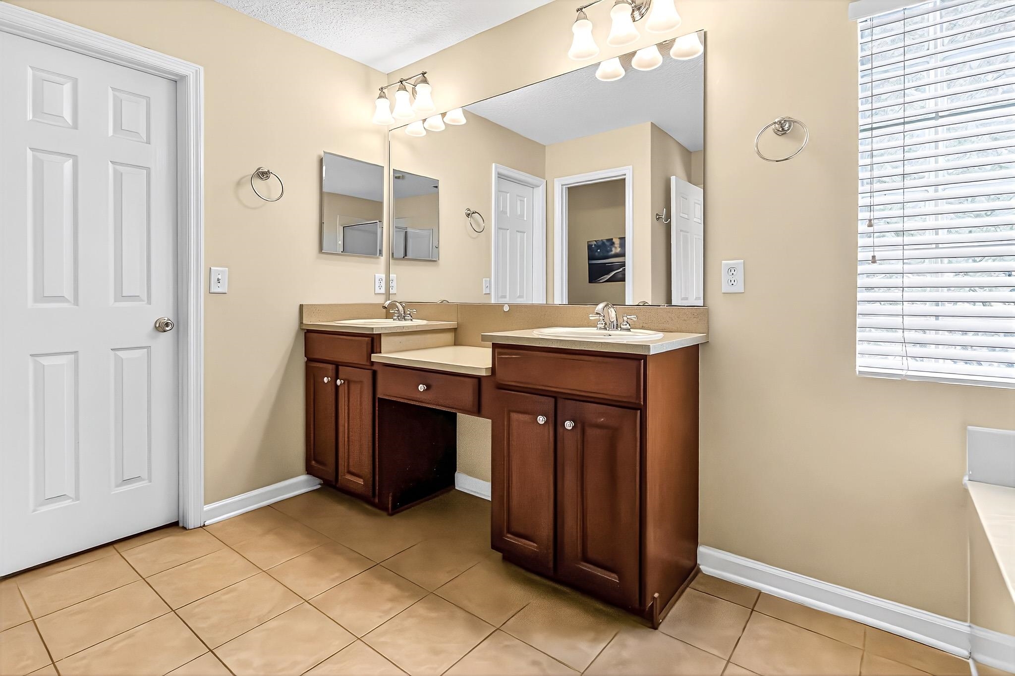 Image 23 of 71 For 1160 Eddystone Ln