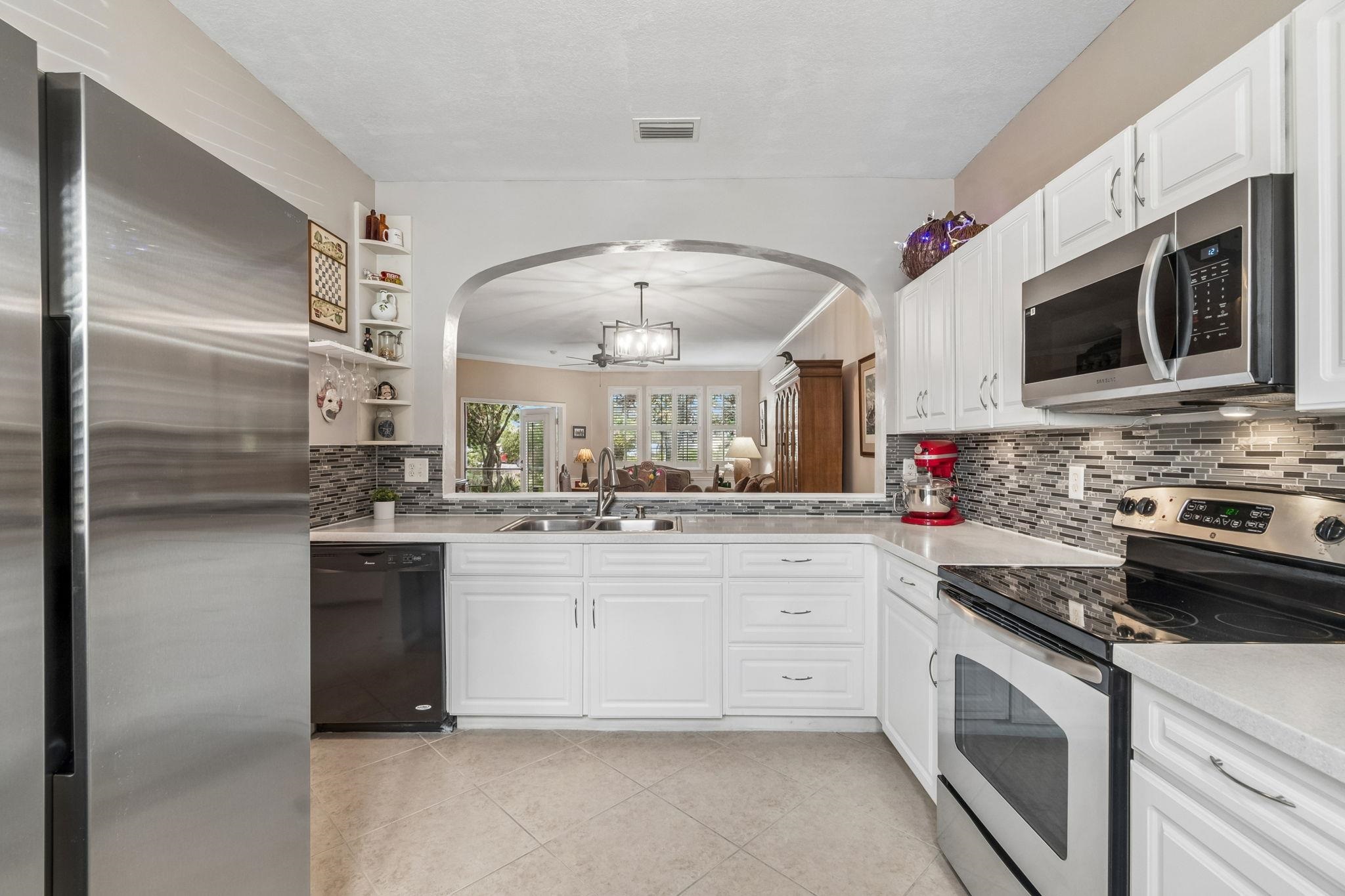 Image 19 of 92 For 4415 Serena Cir