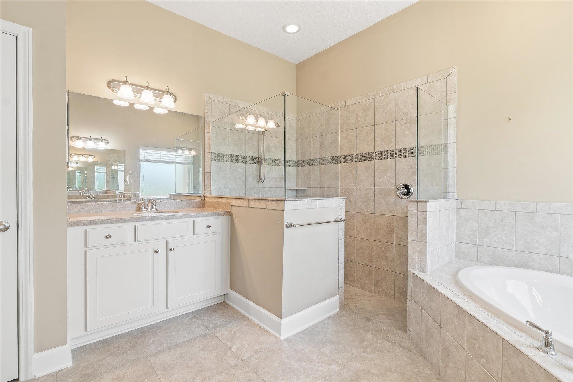 Image 28 of 53 For 751 Viscaya Blvd