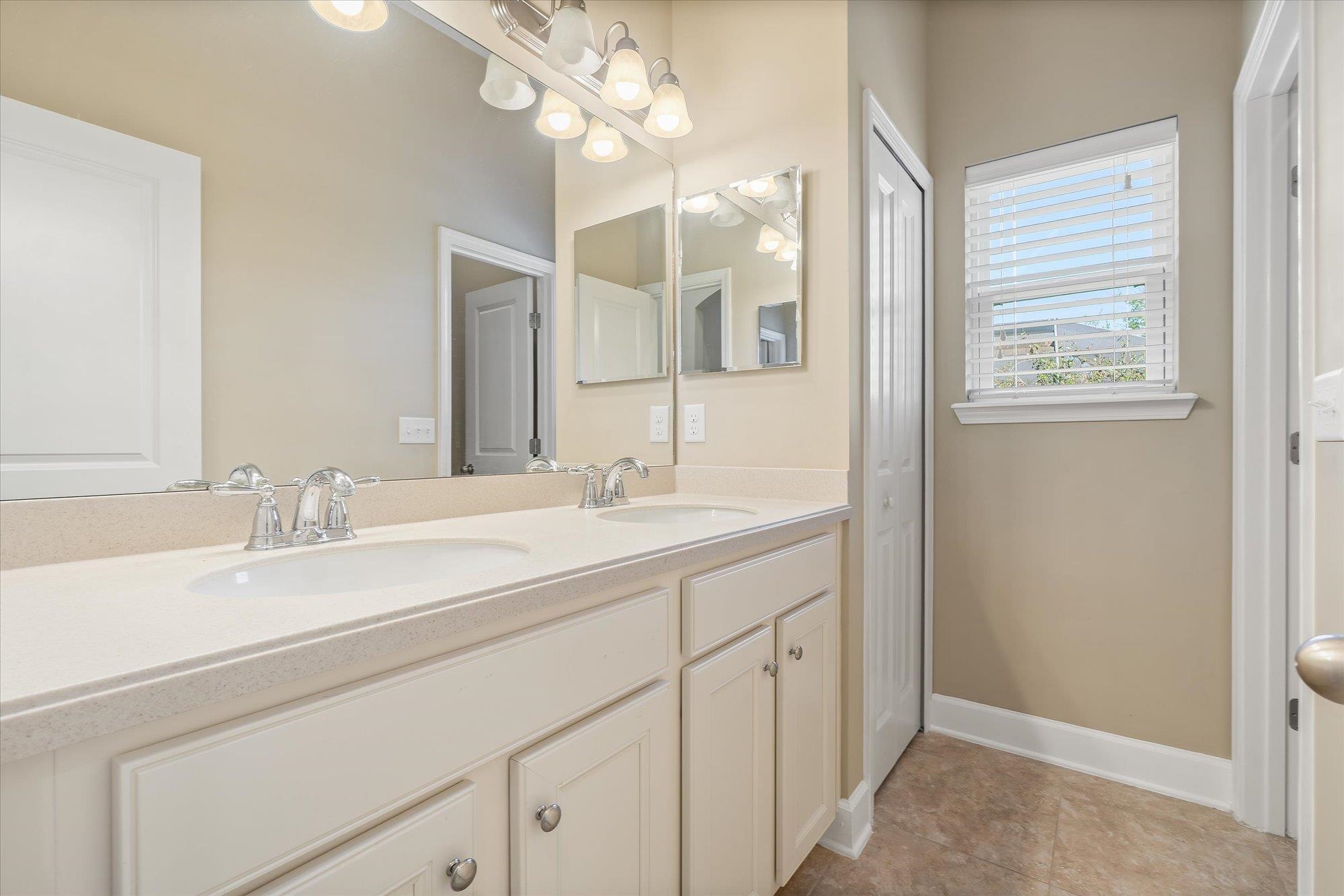 Image 35 of 53 For 751 Viscaya Blvd