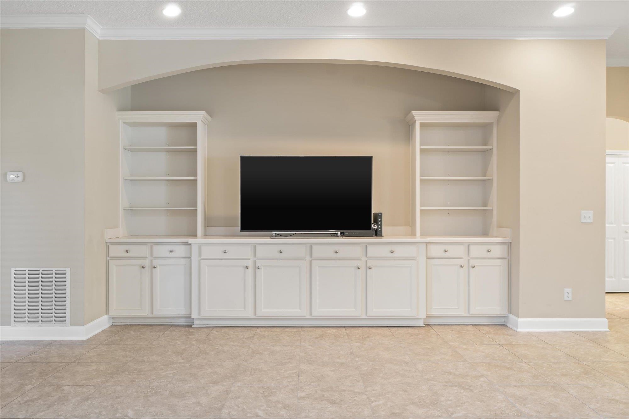 Image 8 of 53 For 751 Viscaya Blvd