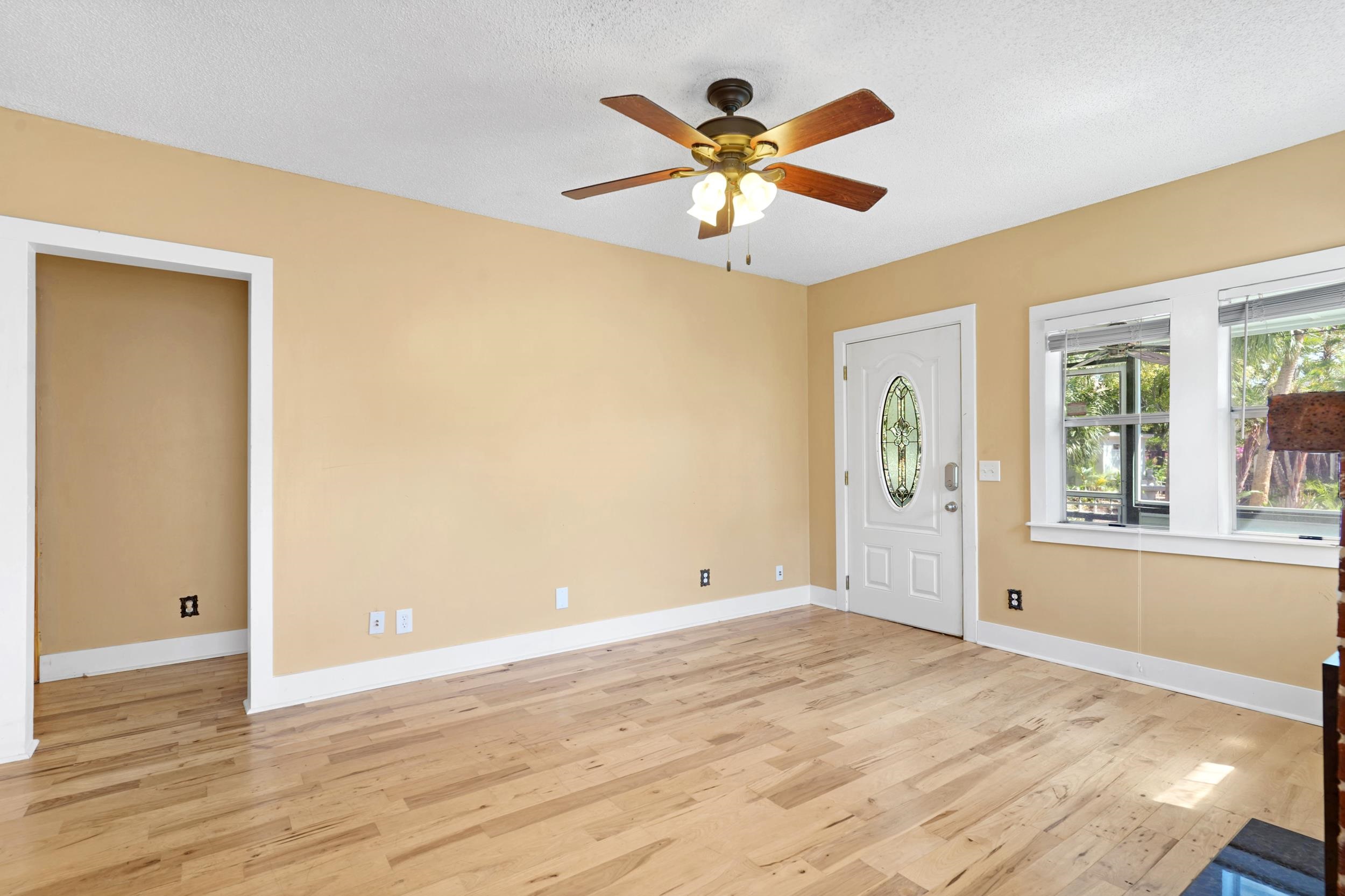 Image 10 of 34 For 132 Washington St