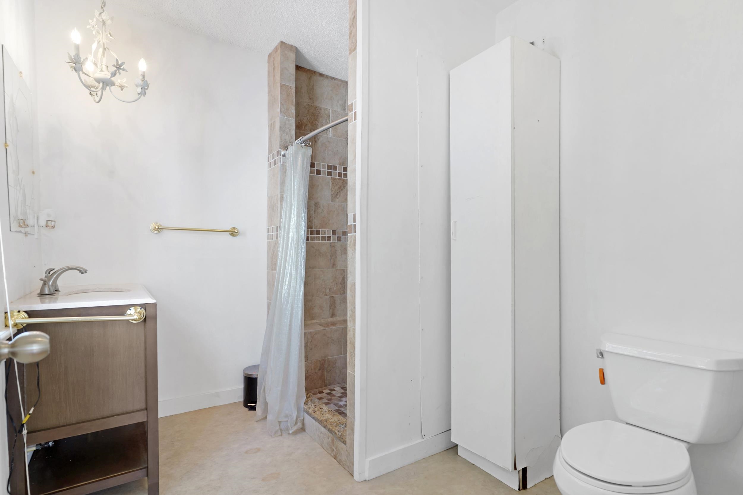 Image 18 of 34 For 132 Washington St