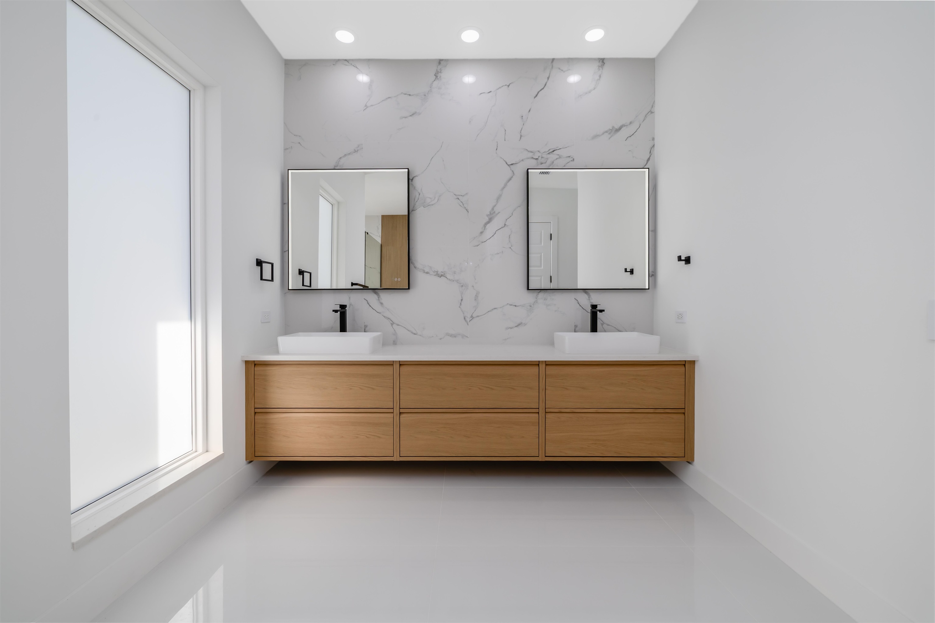 Image 28 of 42 For 13 Edith Ln  