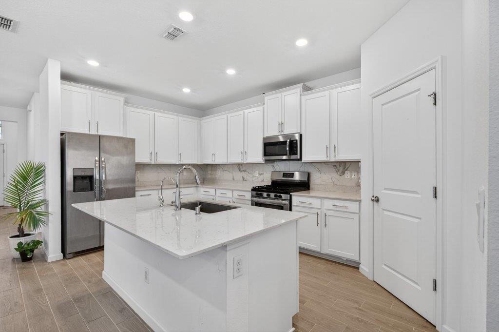 Image 7 of 43 For 210 White Rabbit Run