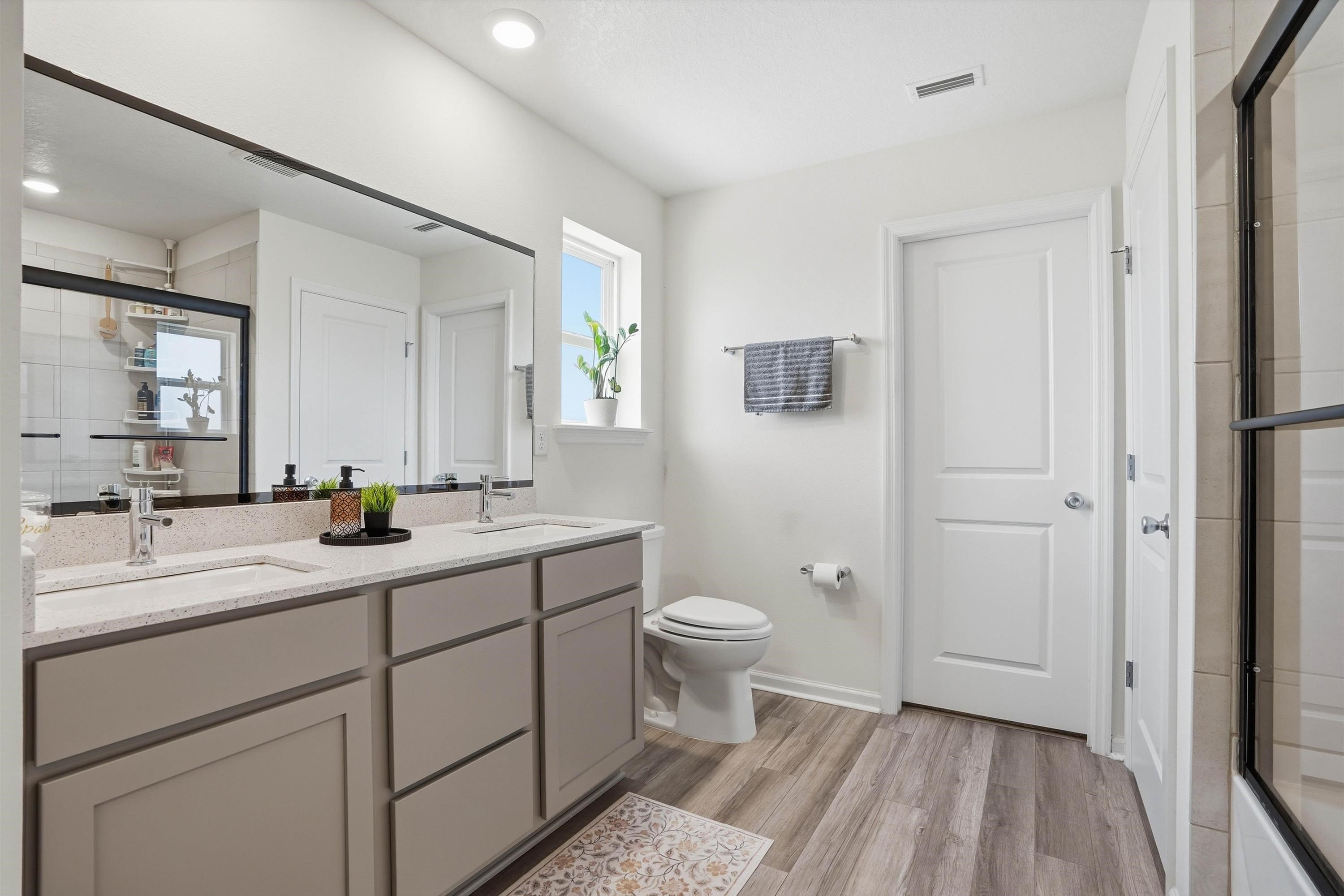 Image 21 of 46 For 13776 Brookwater Dr