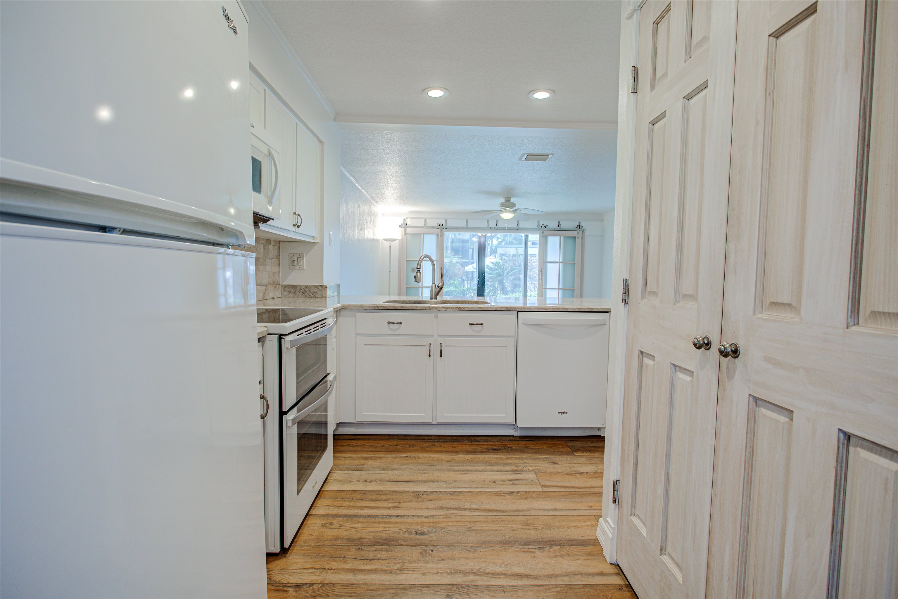 Image 10 of 54 For 94 Village Del Prado Cir