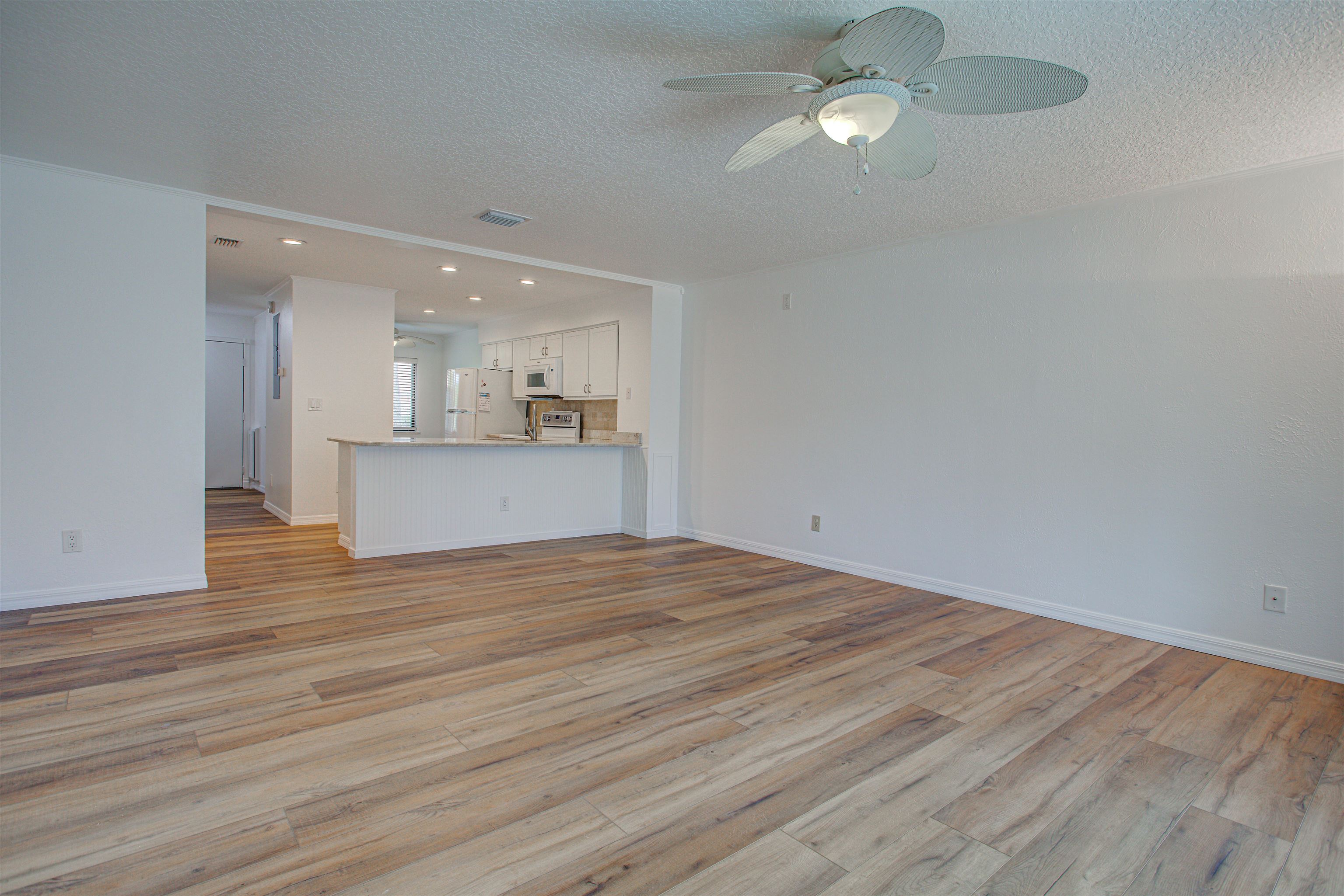 Image 25 of 54 For 94 Village Del Prado Cir