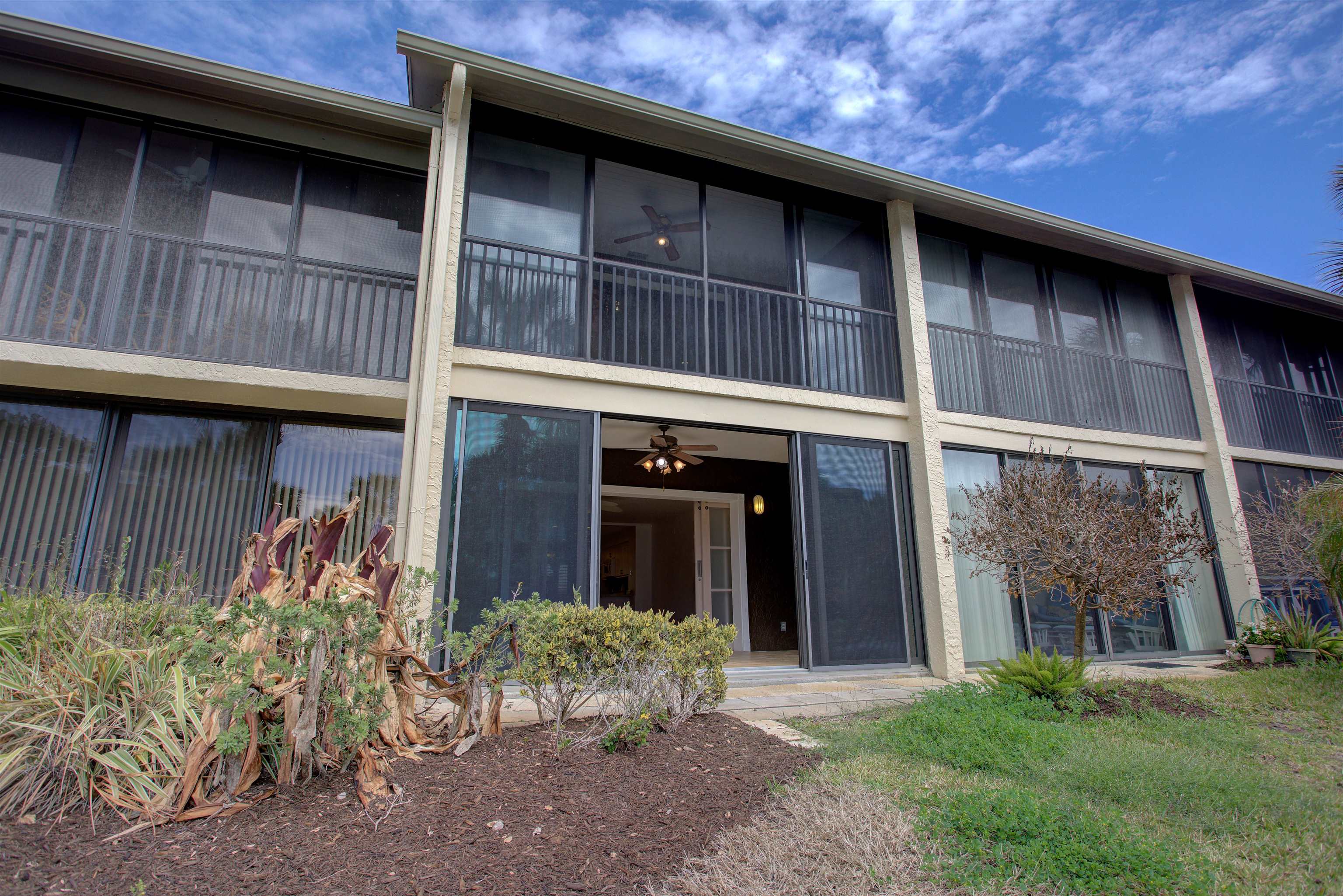 Image 33 of 54 For 94 Village Del Prado Cir