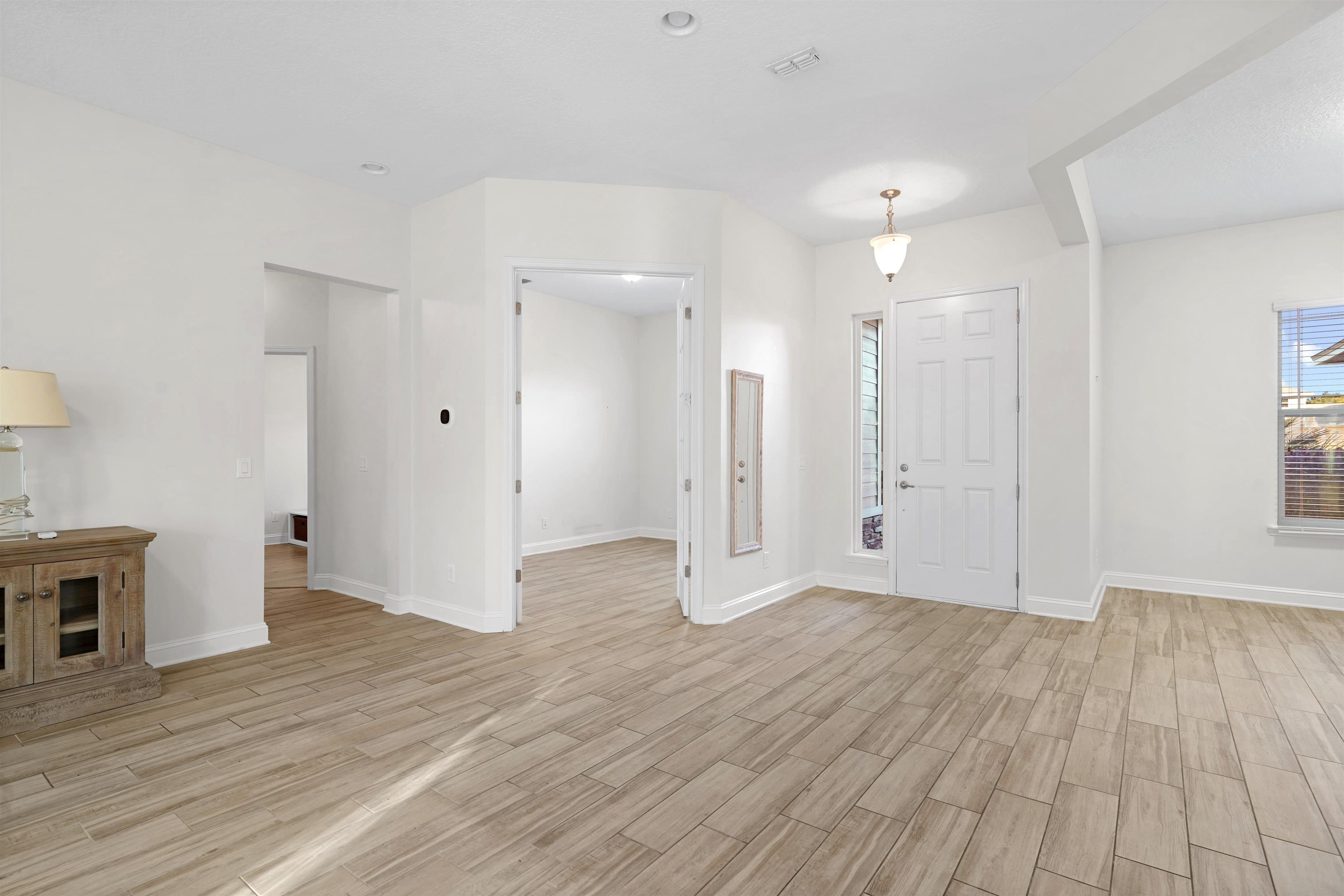 Image 10 of 38 For 324 Shadowwood Dr N