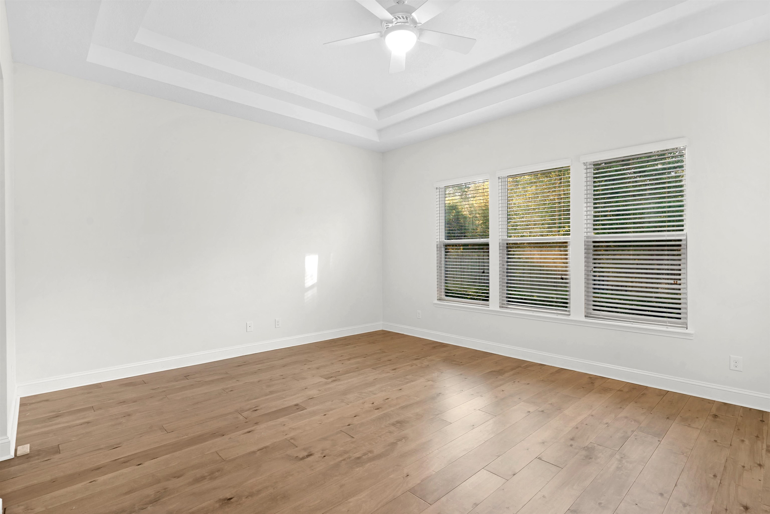 Image 17 of 38 For 324 Shadowwood Dr N