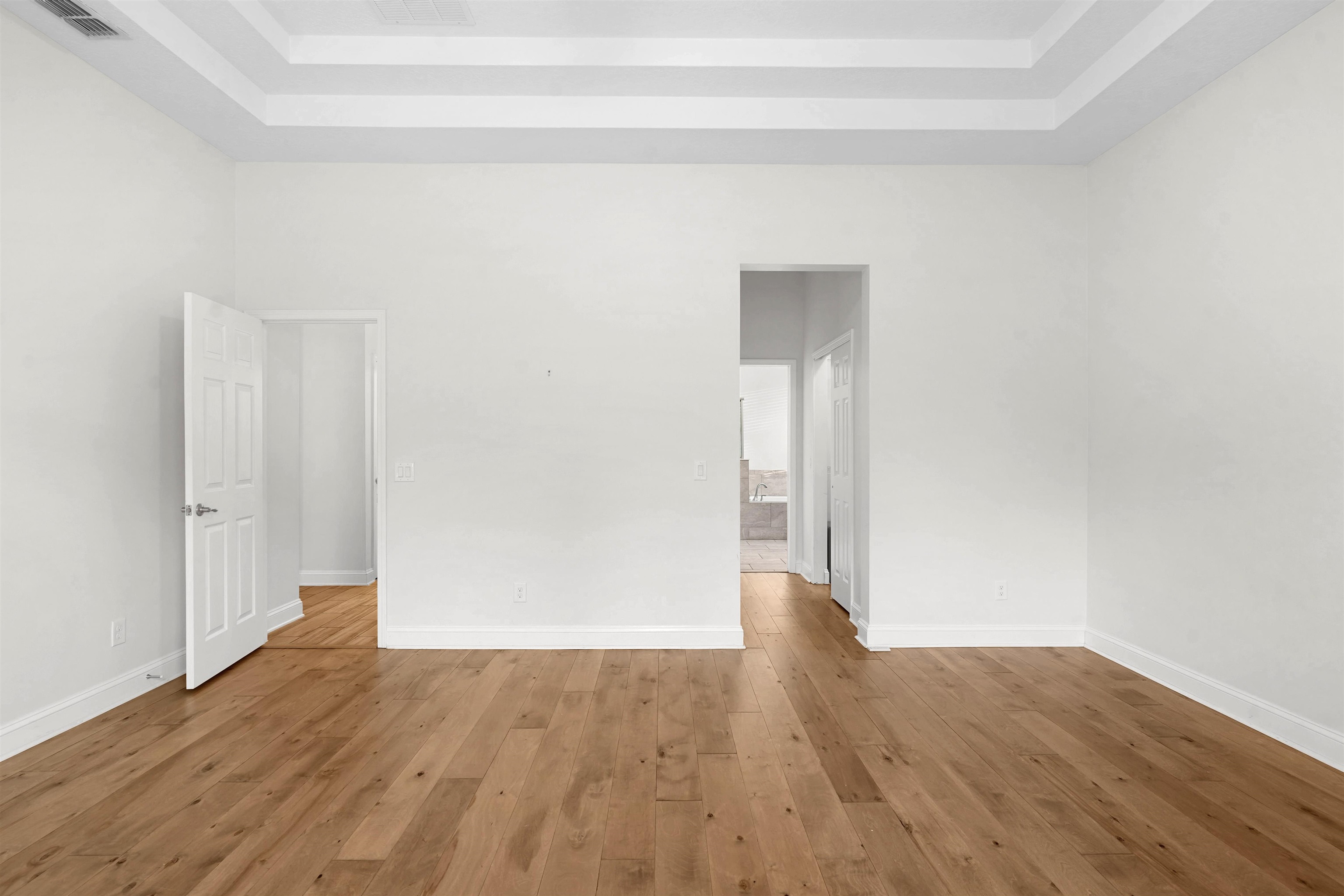 Image 19 of 38 For 324 Shadowwood Dr N