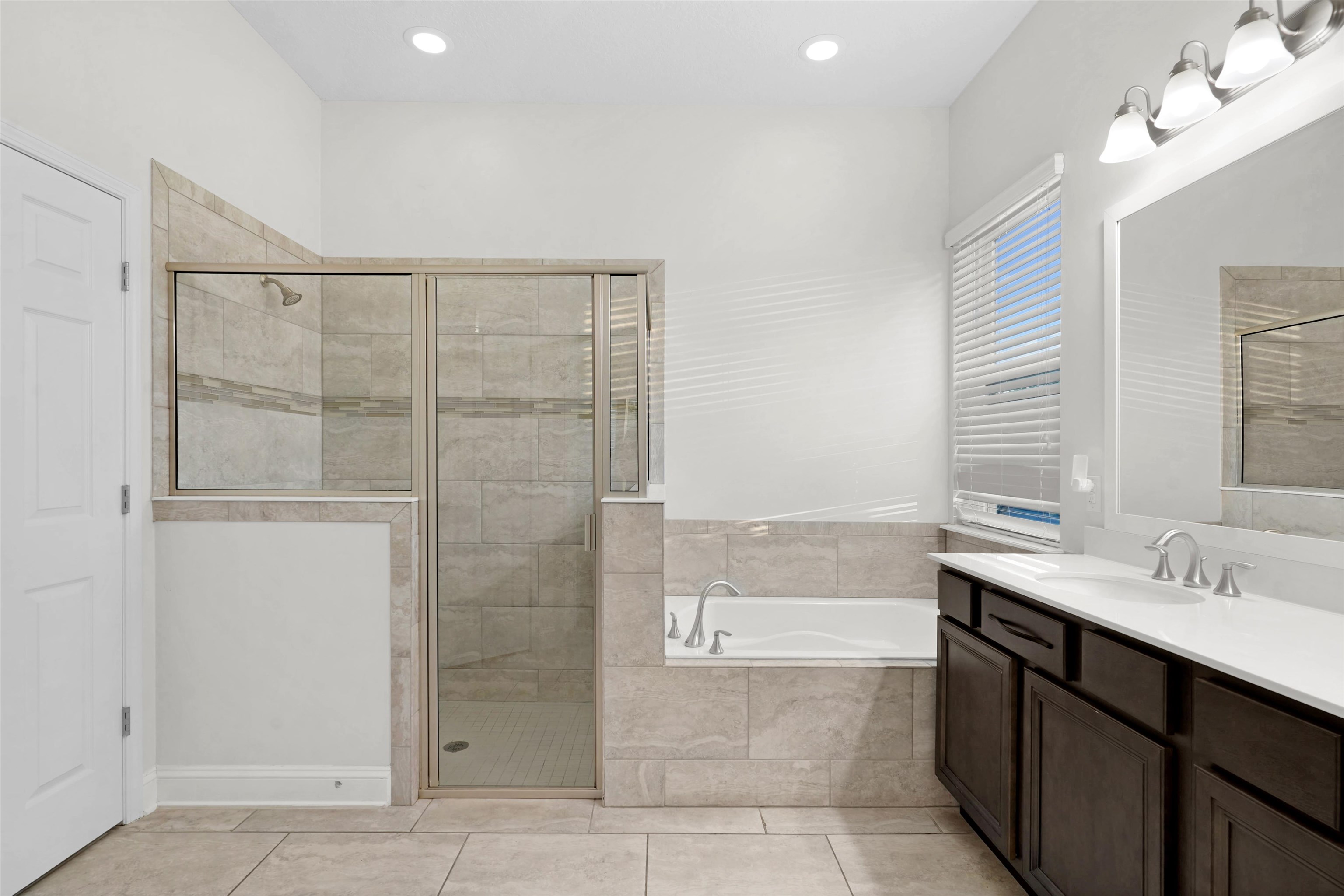 Image 21 of 38 For 324 Shadowwood Dr N