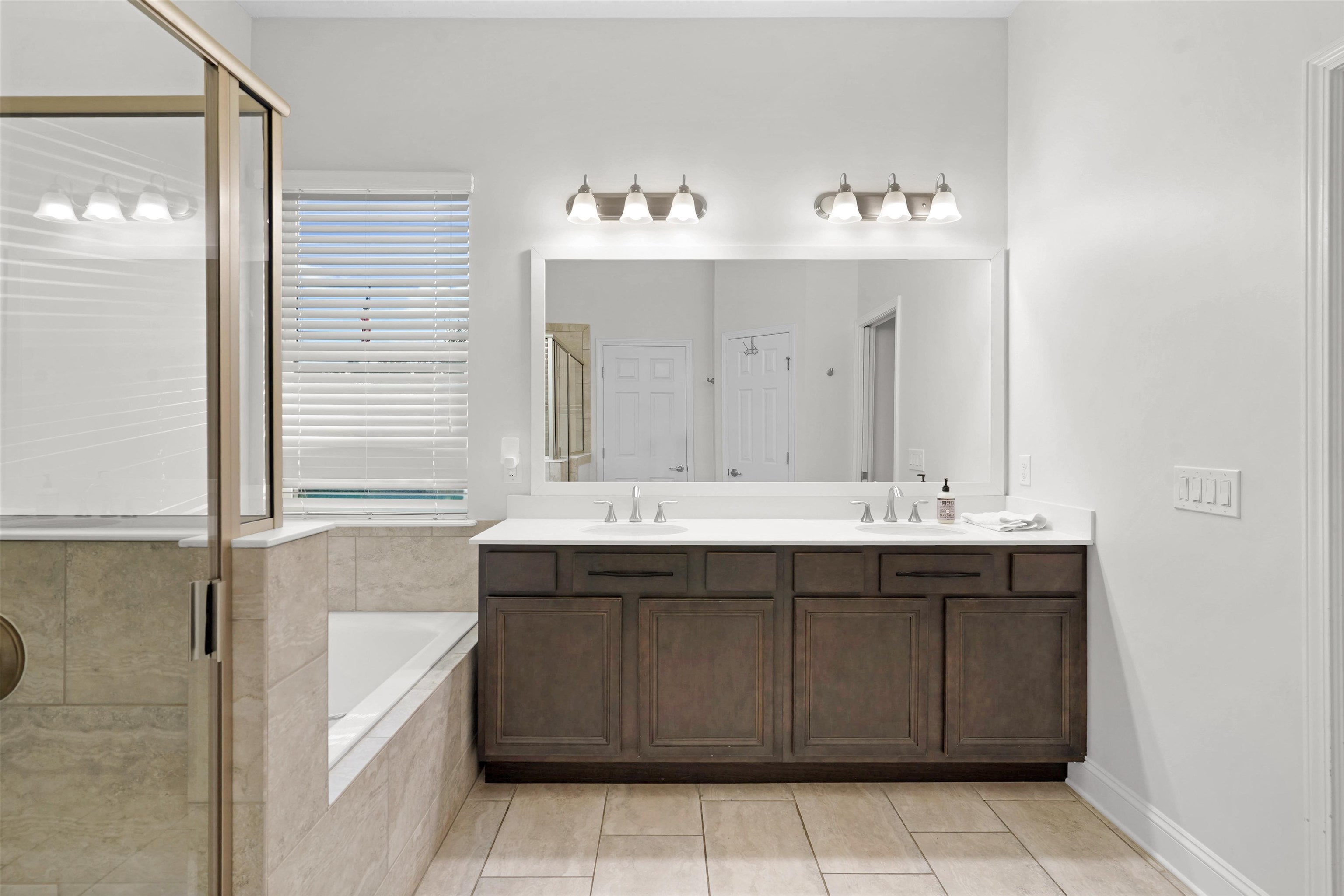 Image 22 of 38 For 324 Shadowwood Dr N