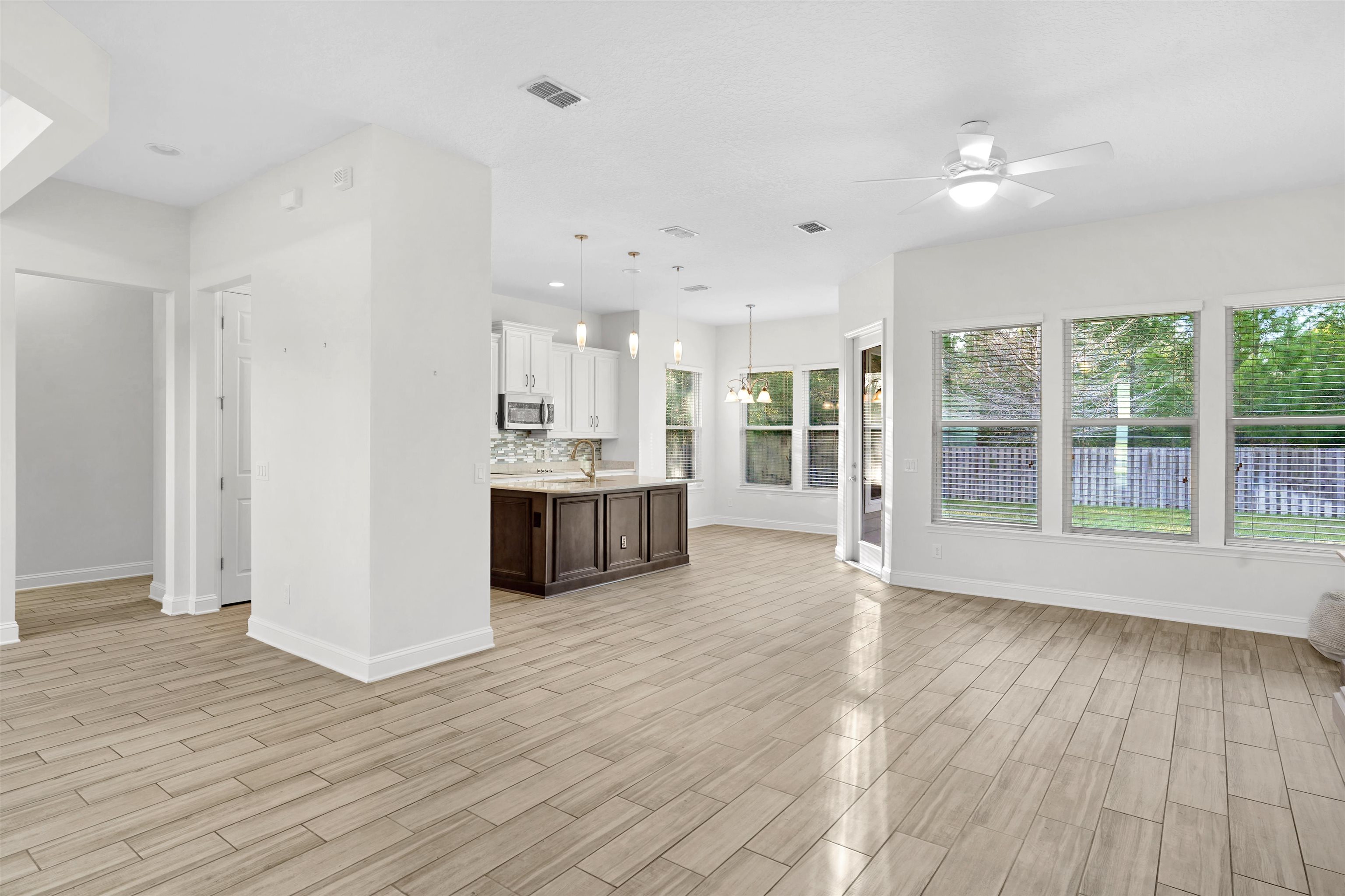 Image 24 of 38 For 324 Shadowwood Dr N