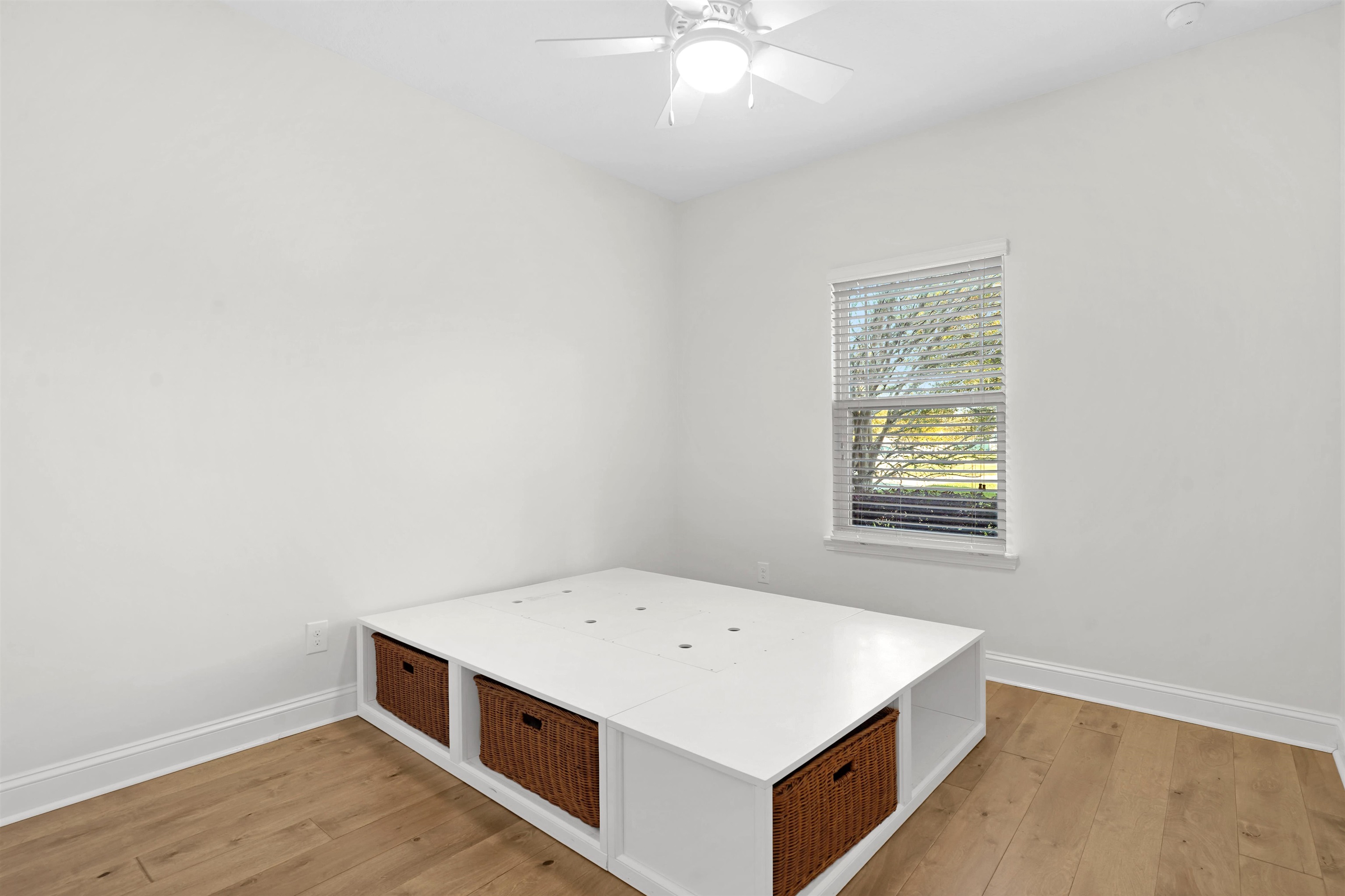 Image 25 of 38 For 324 Shadowwood Dr N