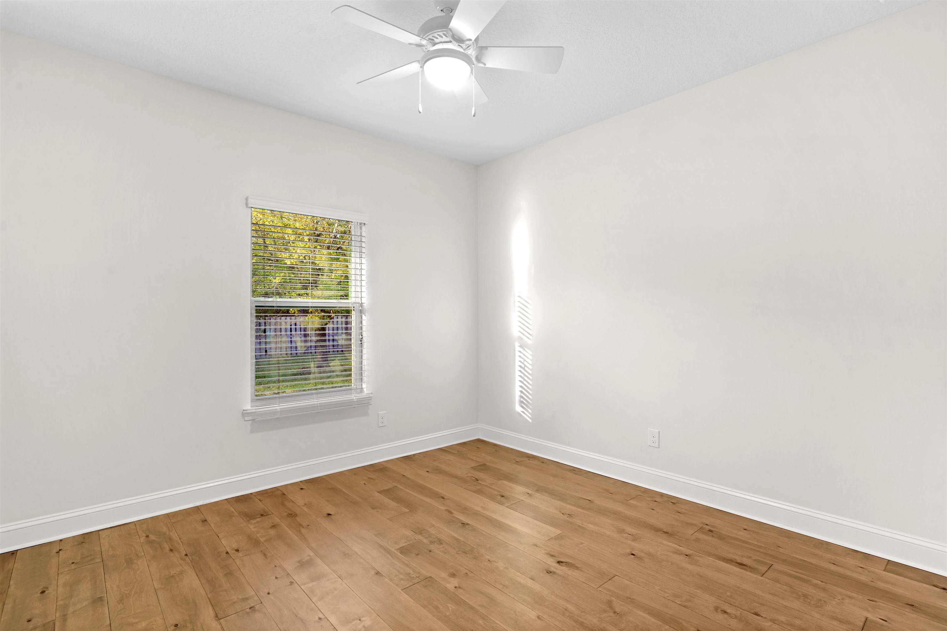 Image 29 of 38 For 324 Shadowwood Dr N