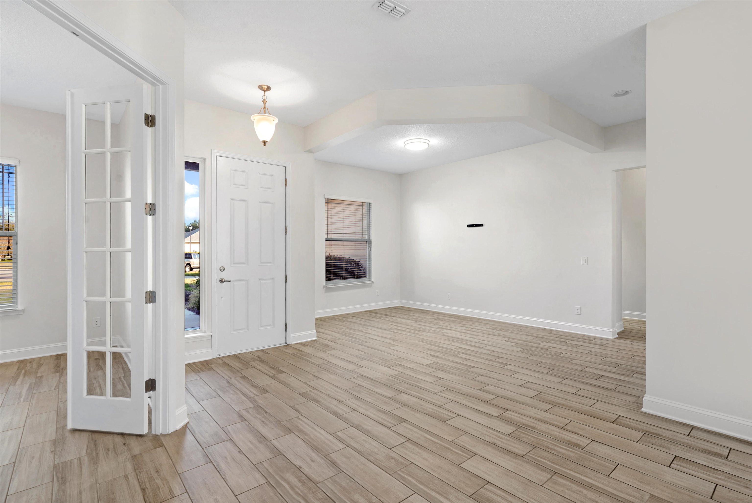 Image 7 of 38 For 324 Shadowwood Dr N