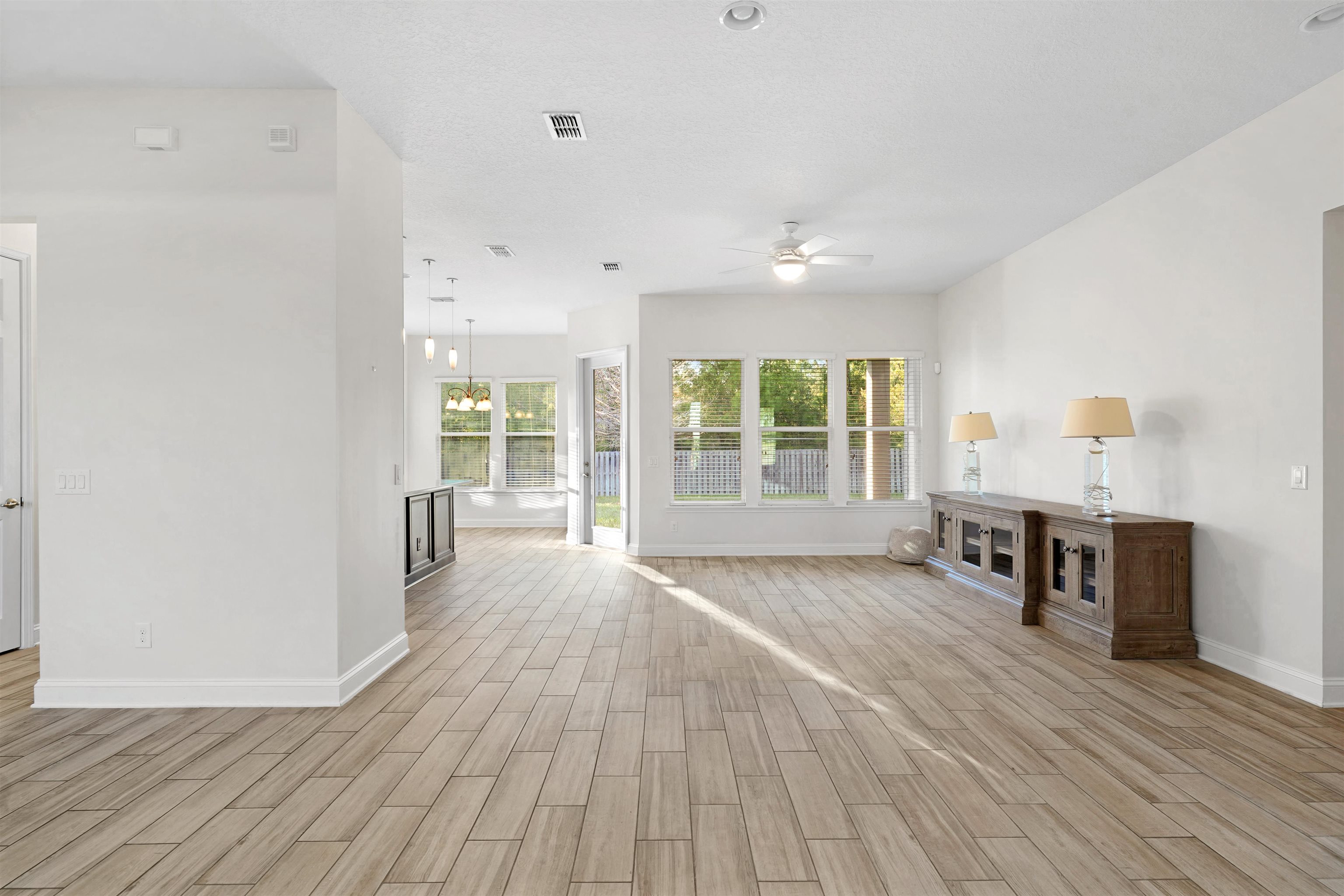 Image 9 of 38 For 324 Shadowwood Dr N