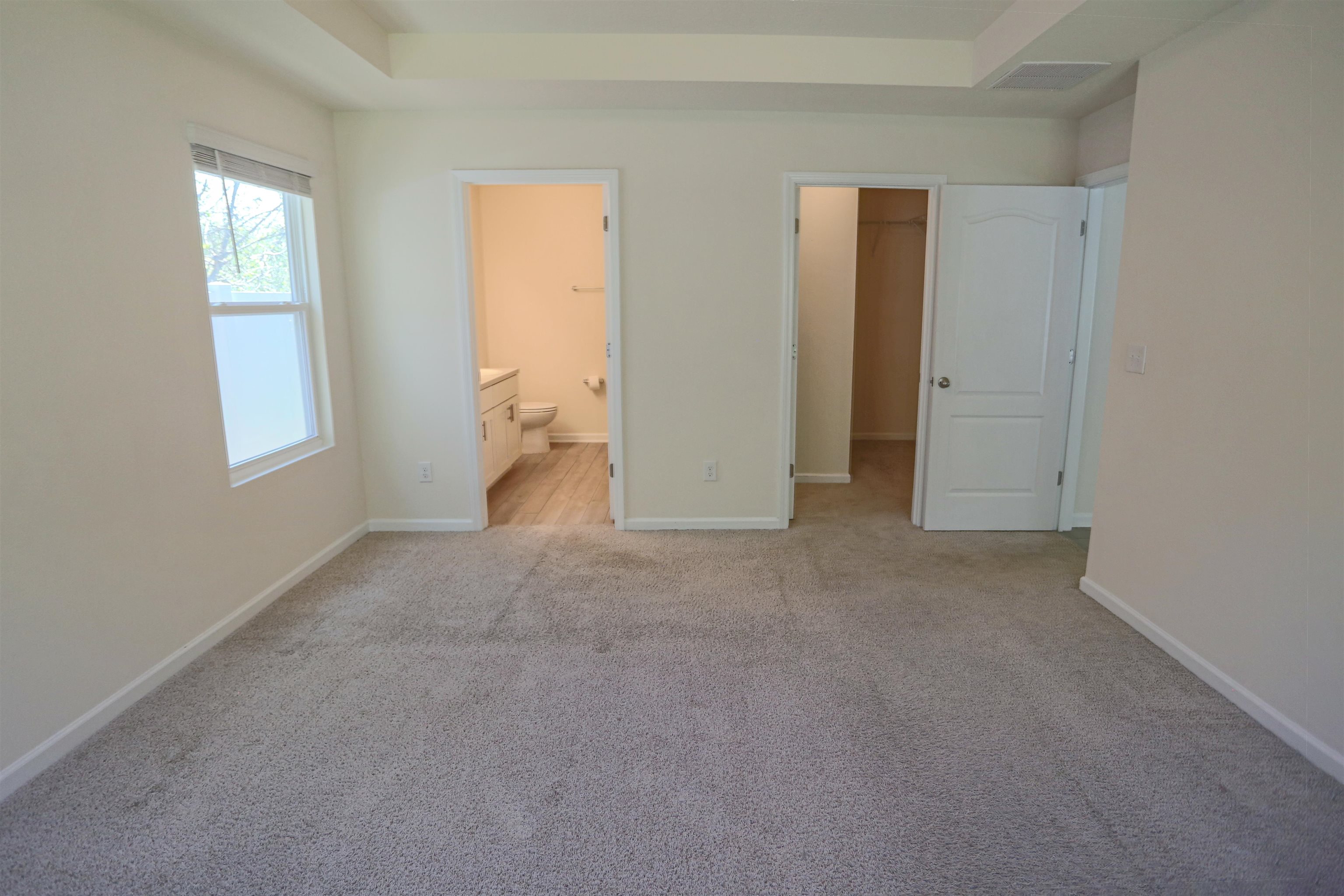 Image 13 of 32 For 323 Chasewood Dr