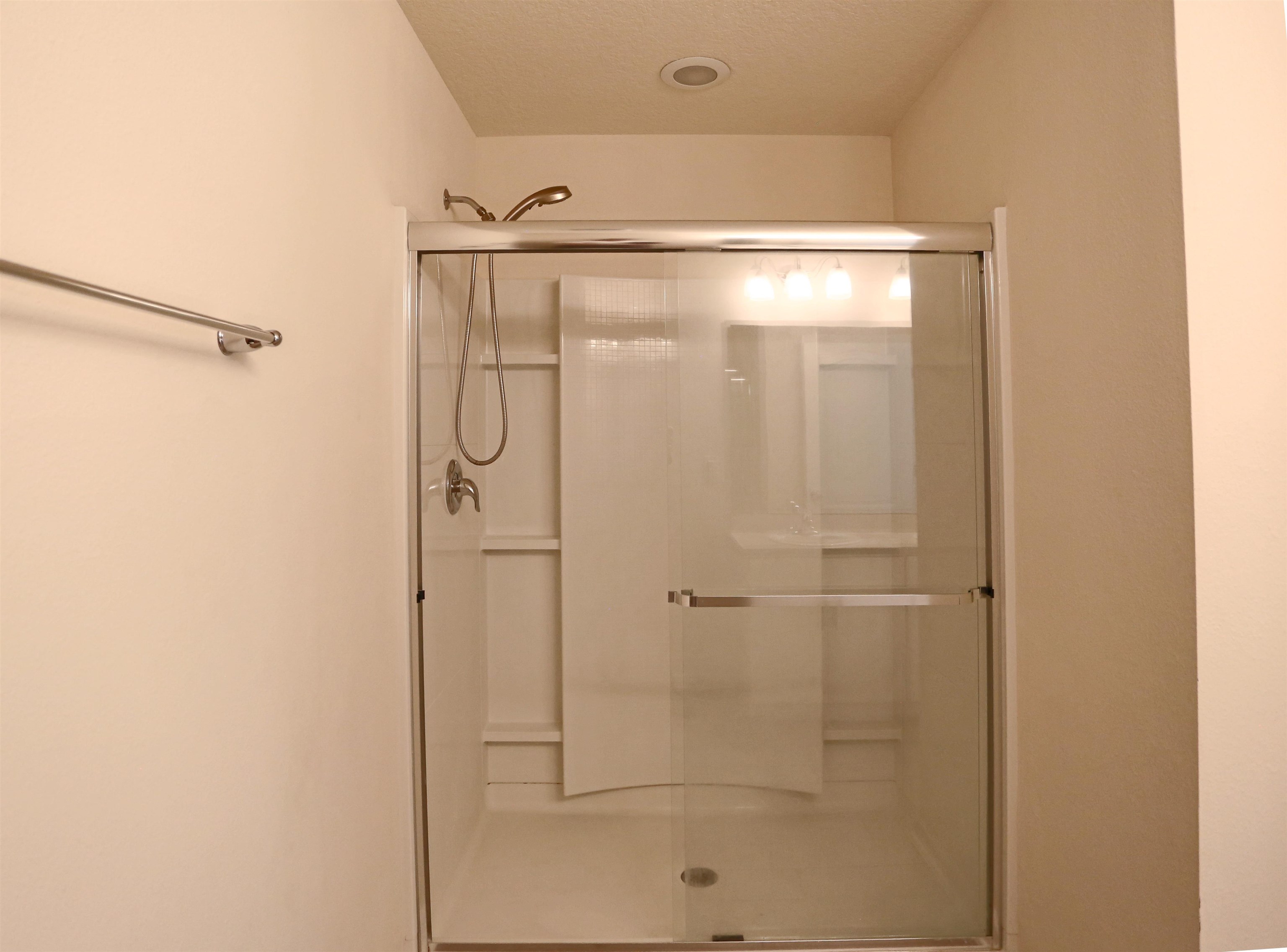 Image 15 of 32 For 323 Chasewood Dr