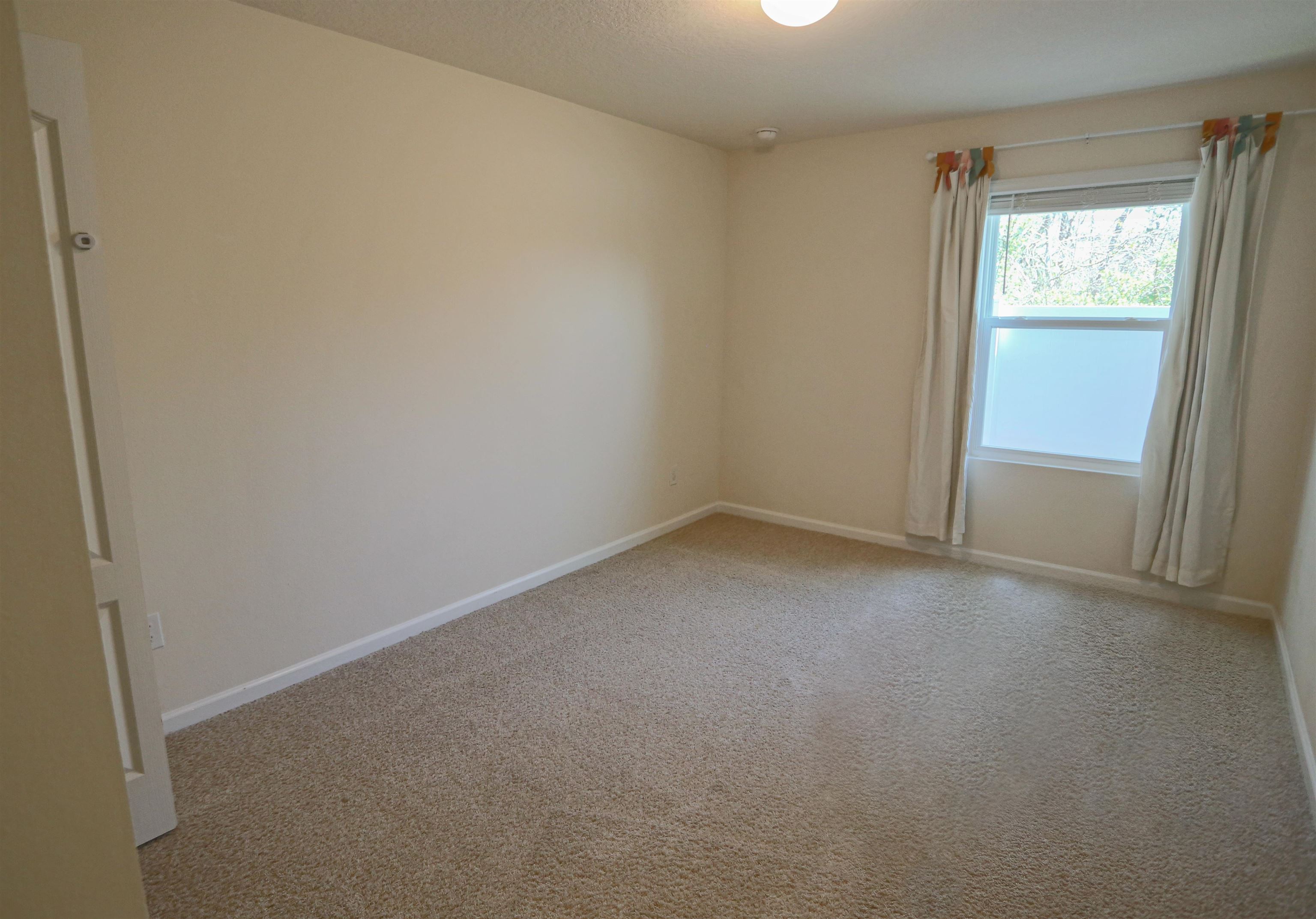 Image 16 of 32 For 323 Chasewood Dr