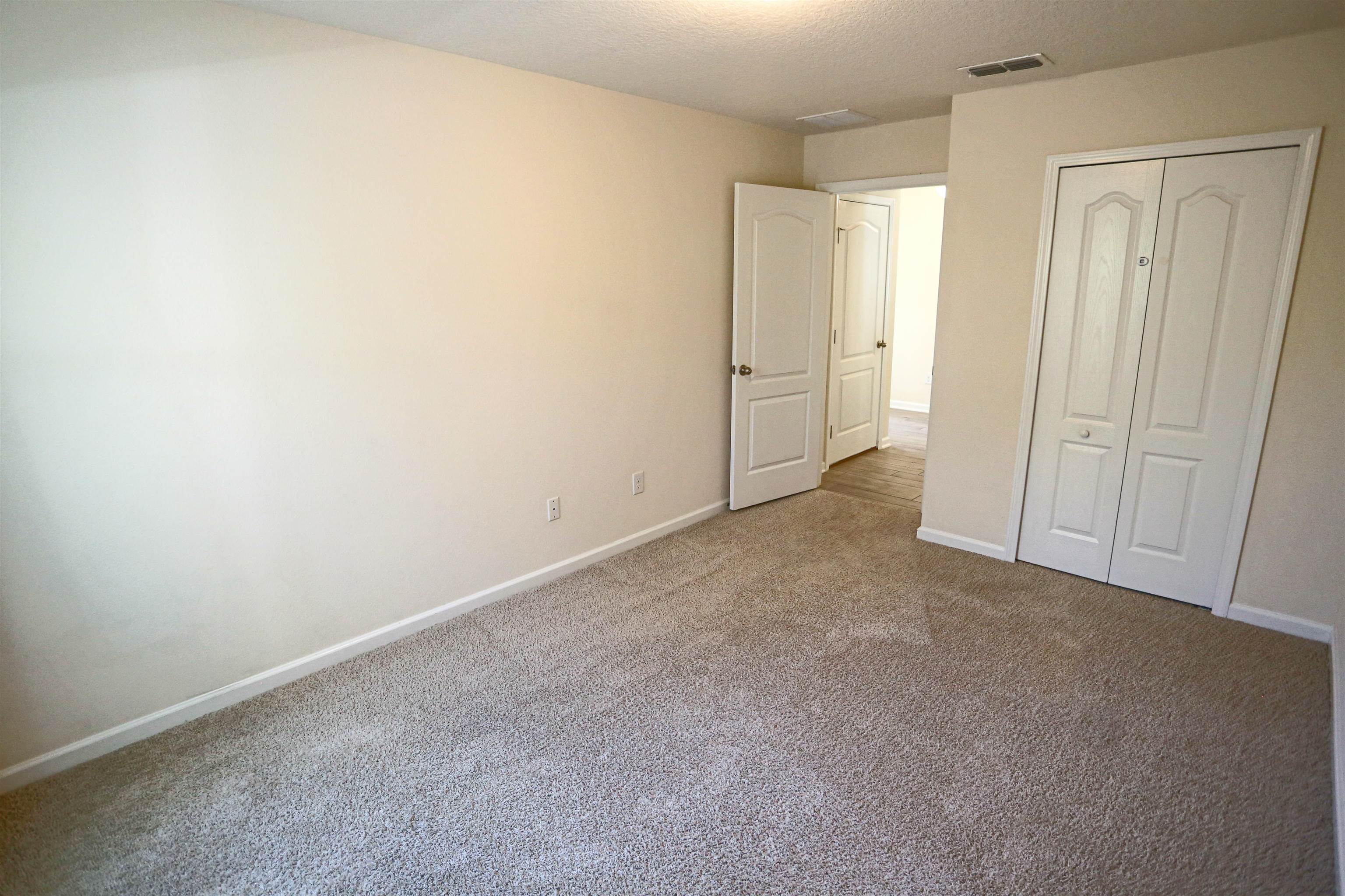 Image 17 of 32 For 323 Chasewood Dr