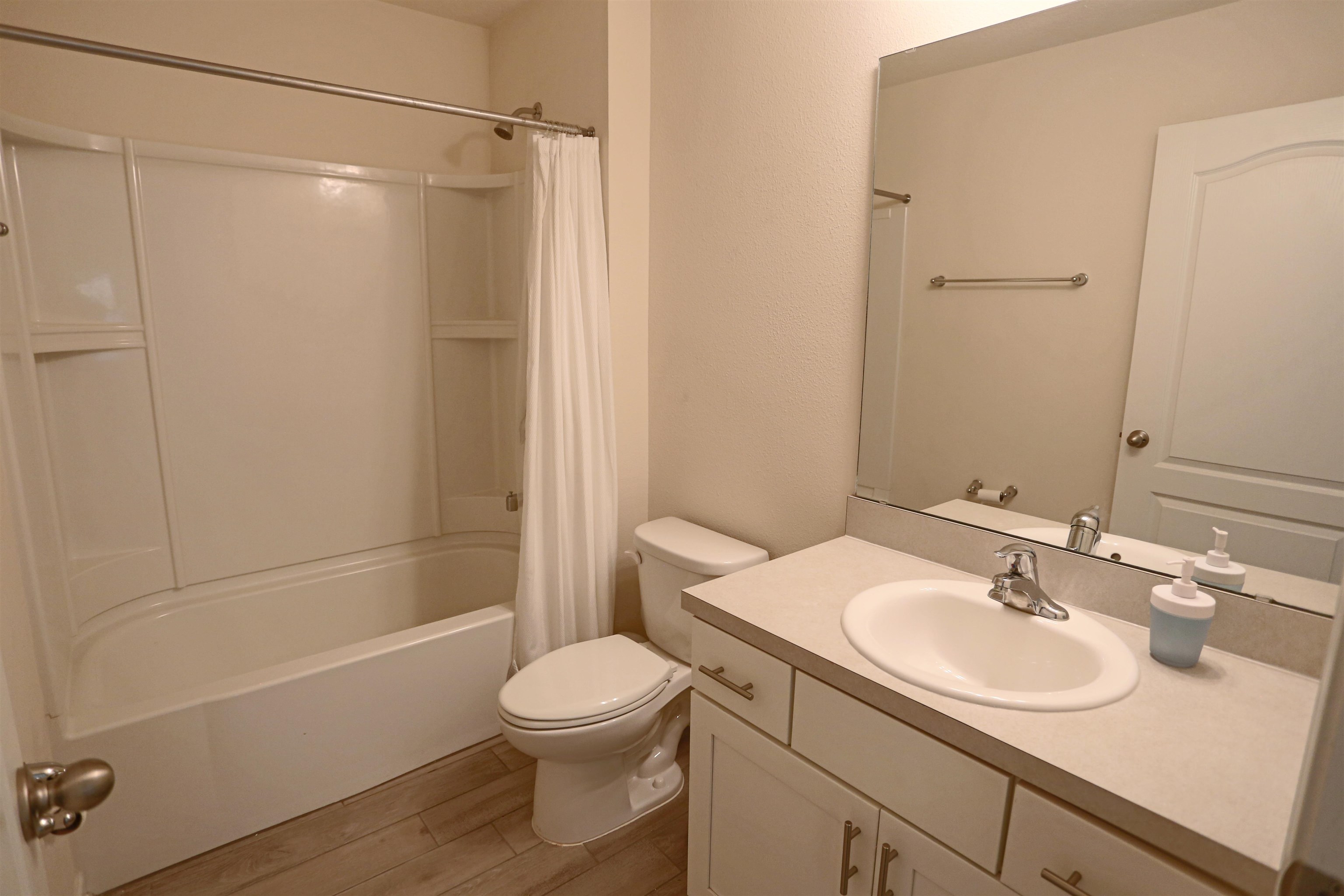 Image 18 of 32 For 323 Chasewood Dr