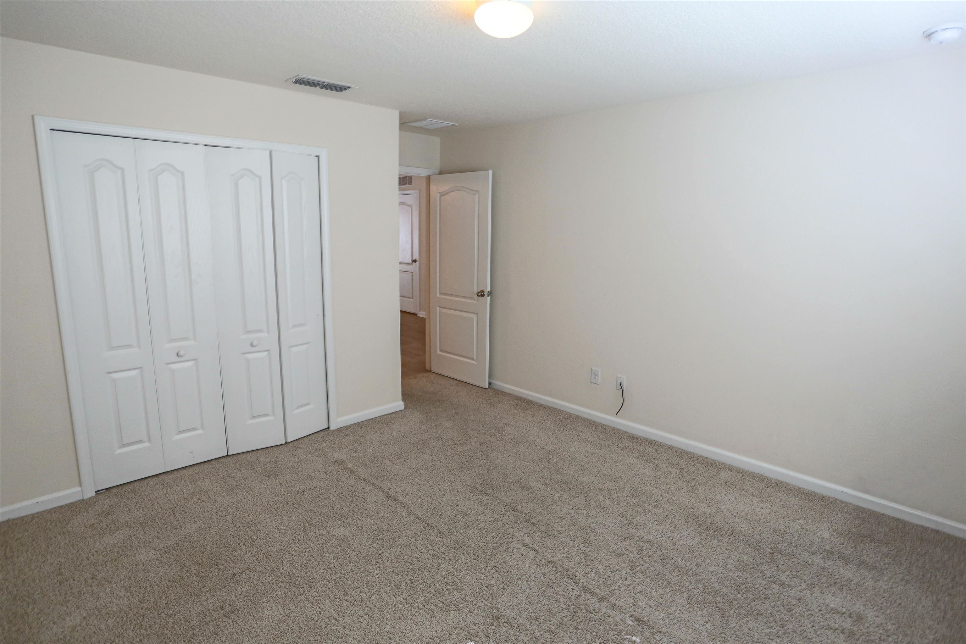 Image 20 of 32 For 323 Chasewood Dr