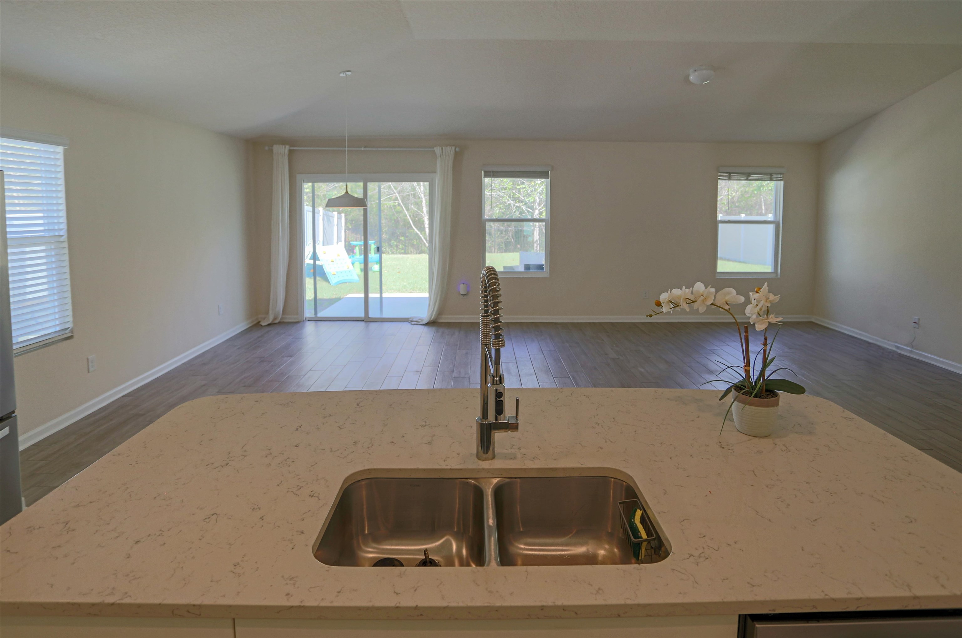 Image 8 of 32 For 323 Chasewood Dr