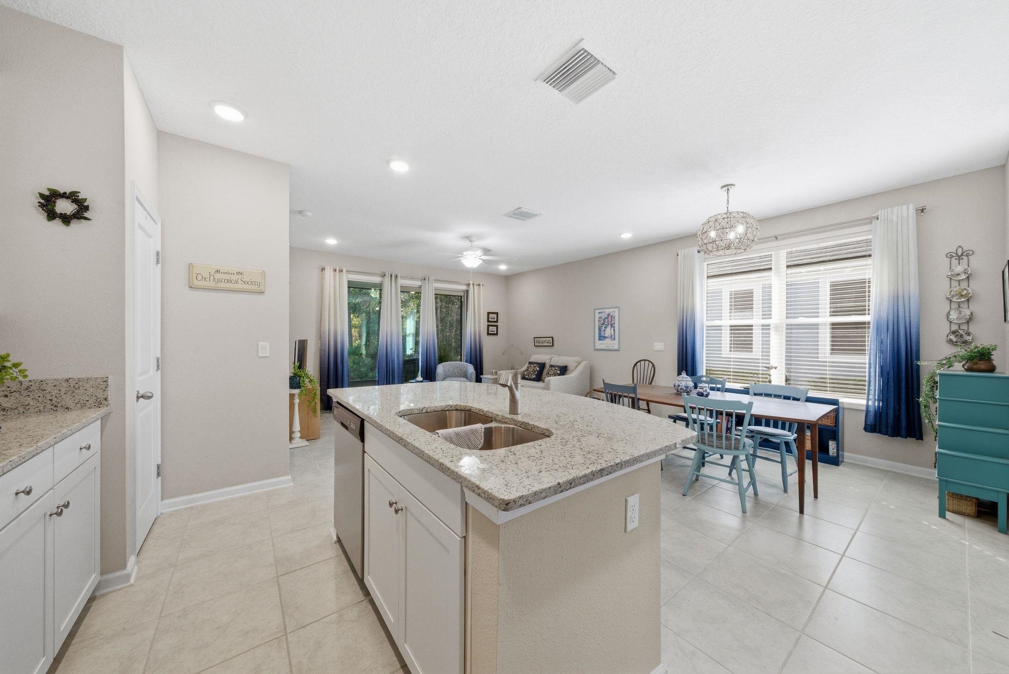 Image 5 of 71 For 192 Modesto Dr