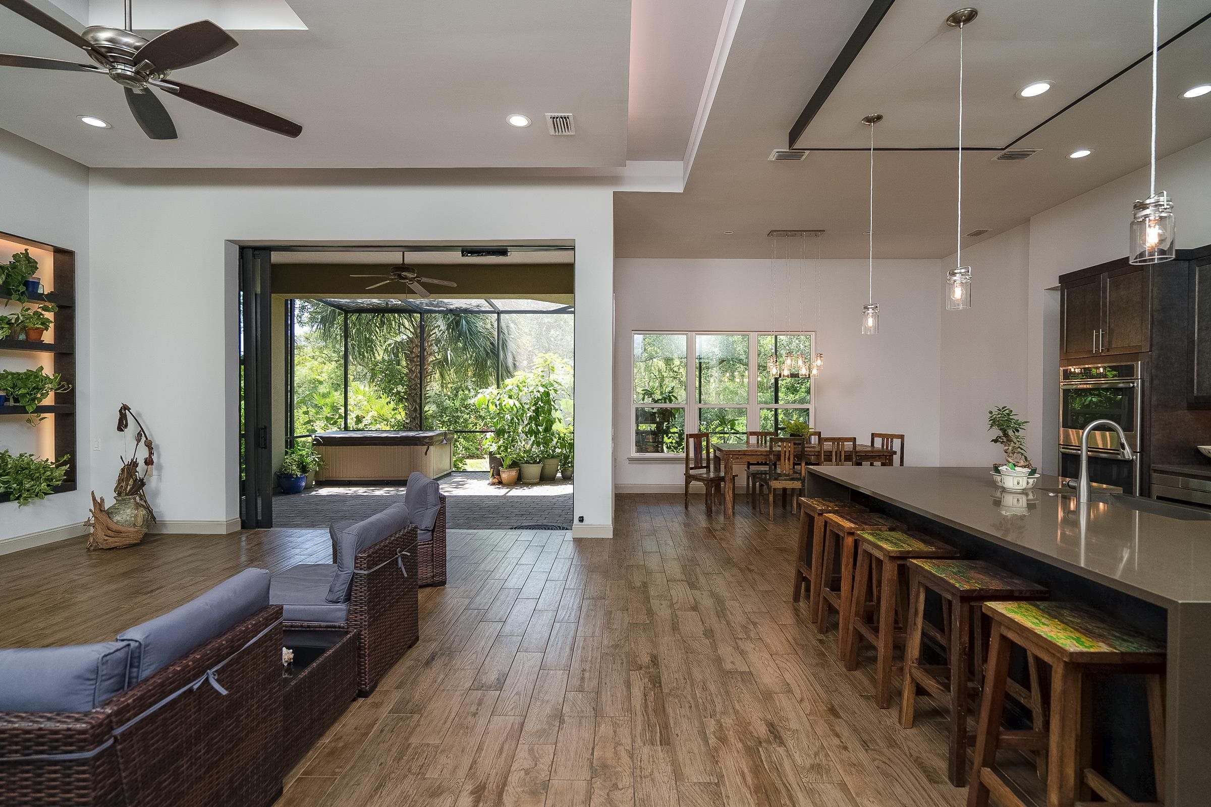 Image 10 of 58 For 300 La Crescenta Drive S