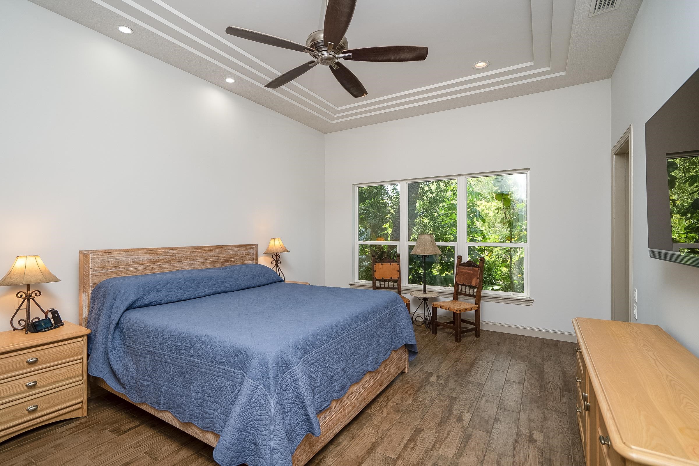 Image 17 of 58 For 300 La Crescenta Drive S