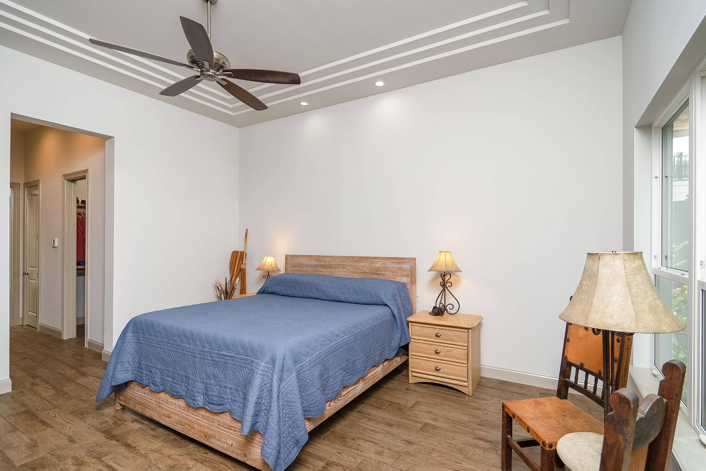 Image 18 of 58 For 300 La Crescenta Drive S