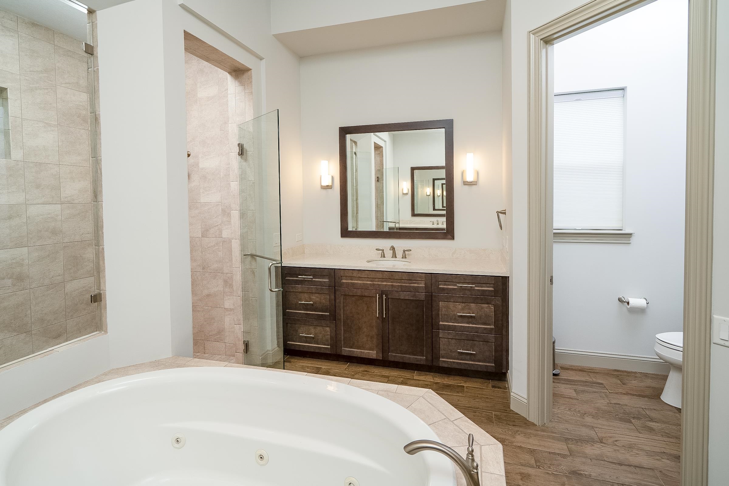 Image 20 of 58 For 300 La Crescenta Drive S