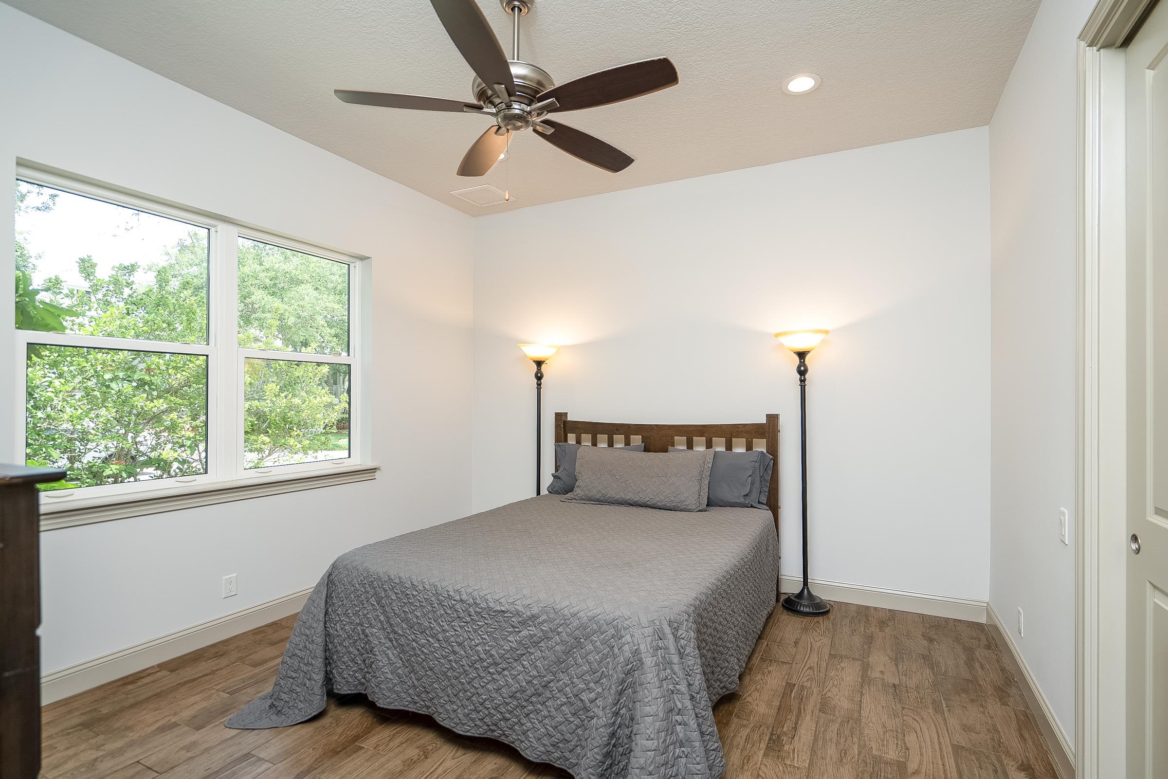 Image 24 of 58 For 300 La Crescenta Drive S