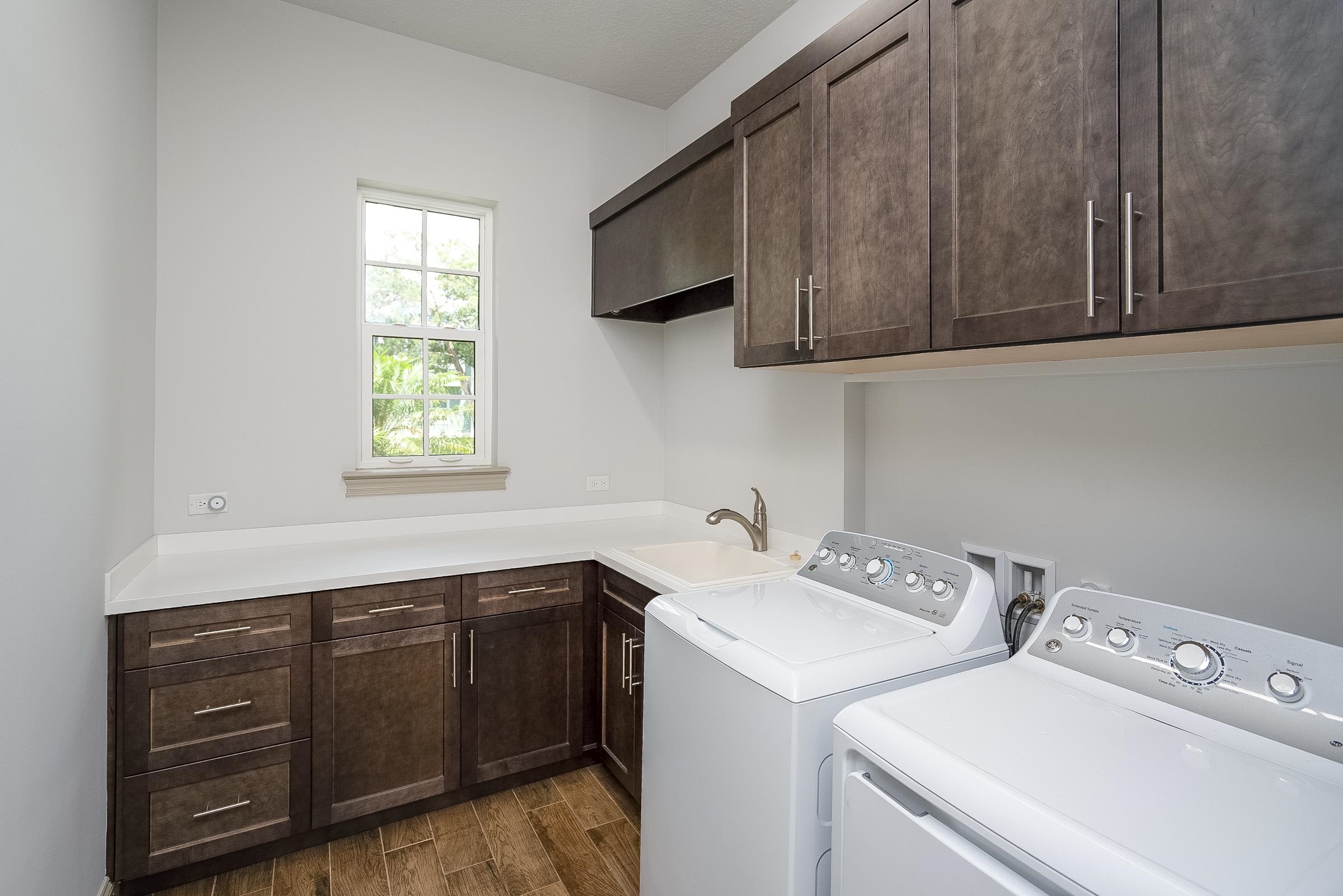 Image 29 of 58 For 300 La Crescenta Drive S